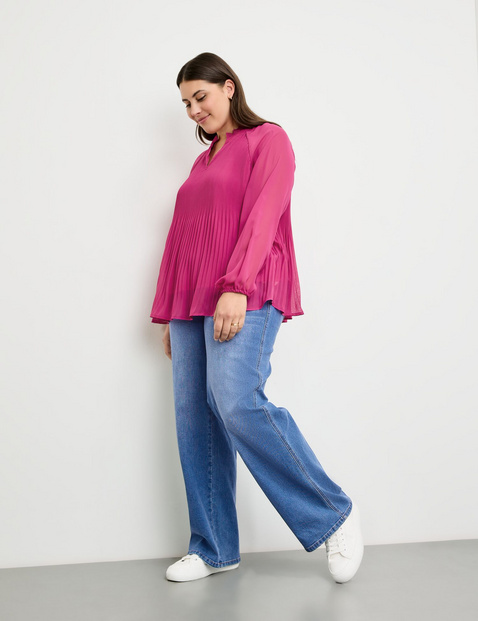 Ausgestellte Plisseebluse