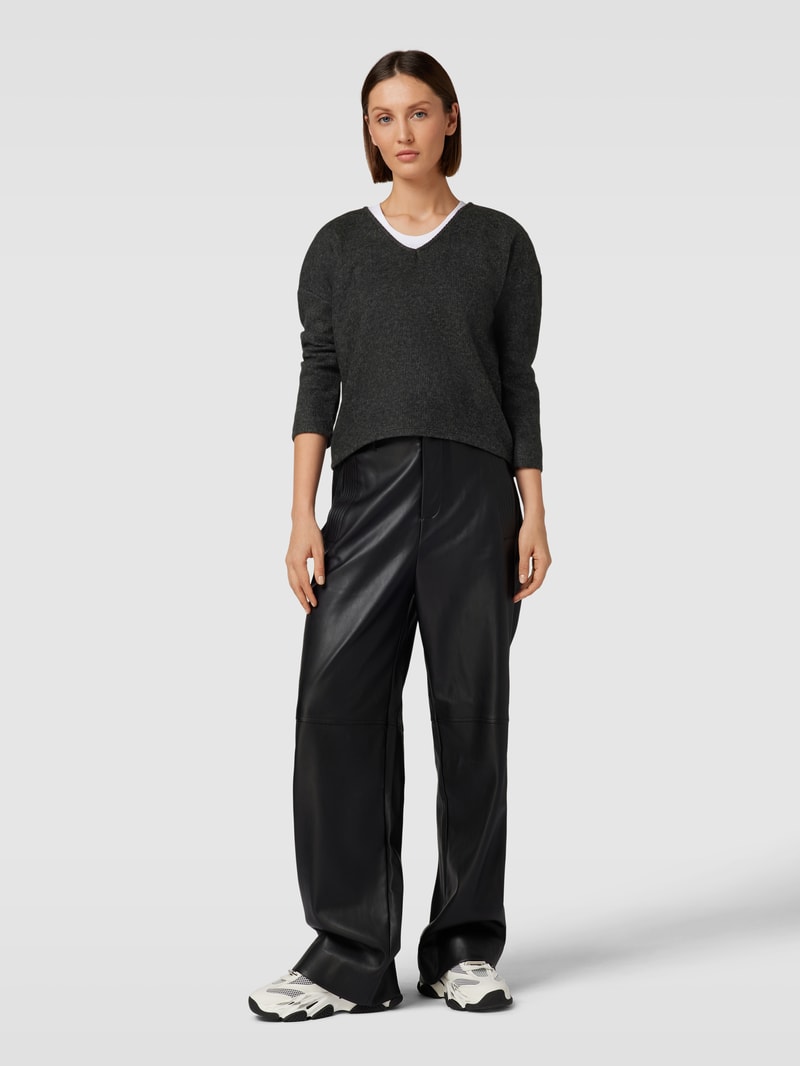 Cropped Pullover in melierter Optik in black