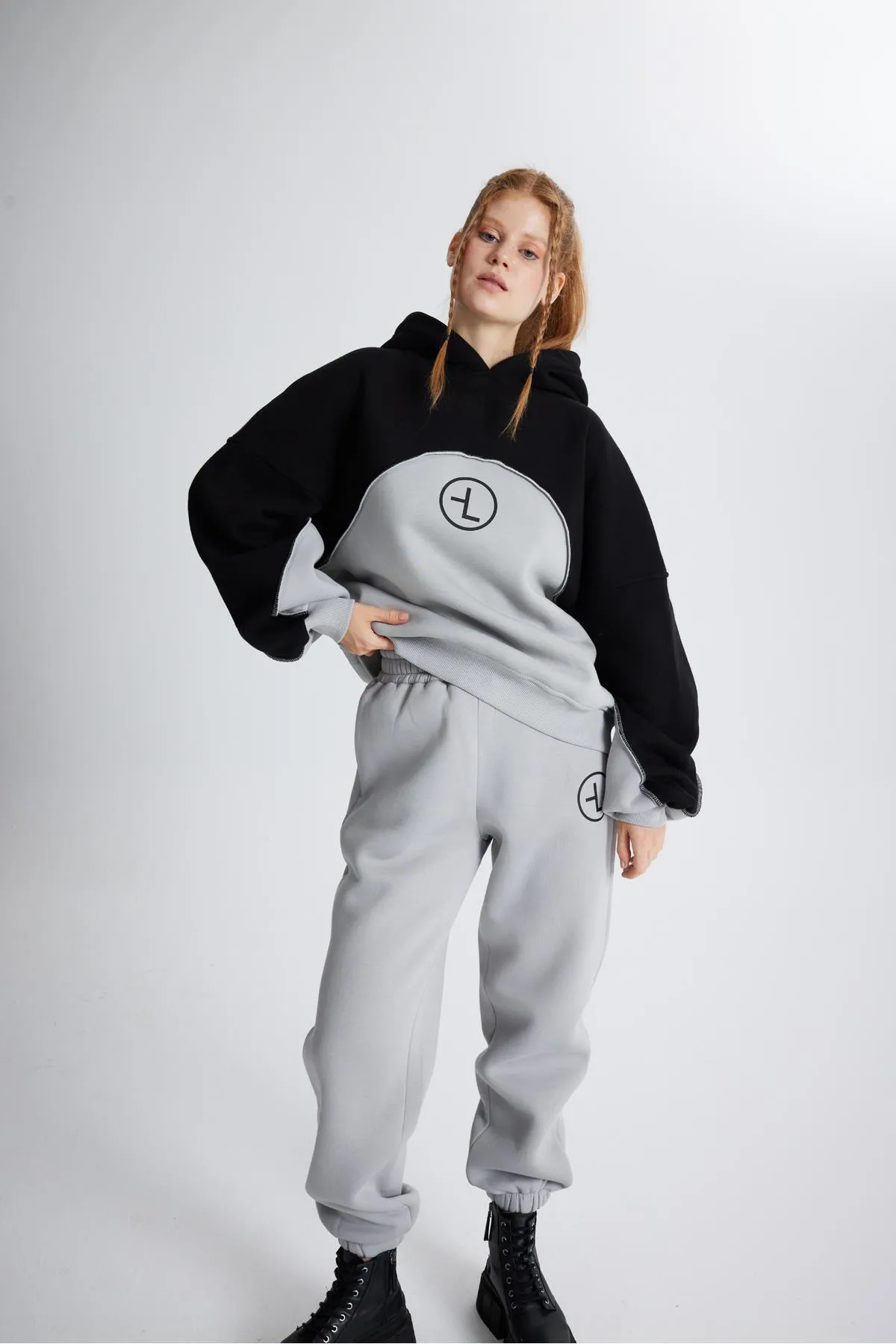 HOLLY LOLLY  Erhöhte 3-Faden-Stoff-Revenge-Jogginghose in Grau