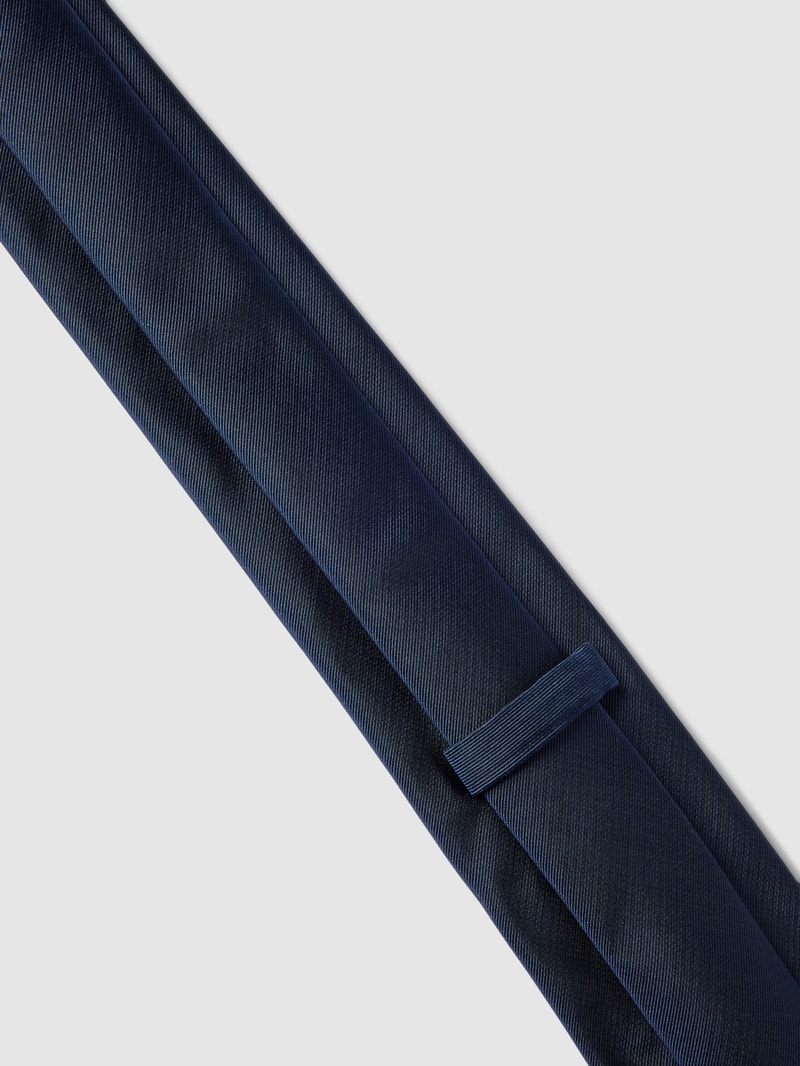 Krawatte mit Label-Patch in marineblau