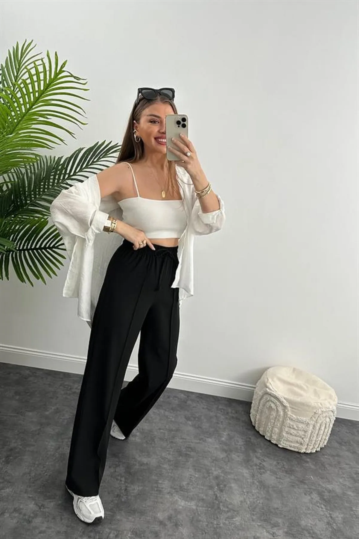 Laluvia  Schwarze Hose mit hohem Bund und elastischem Bund vorne