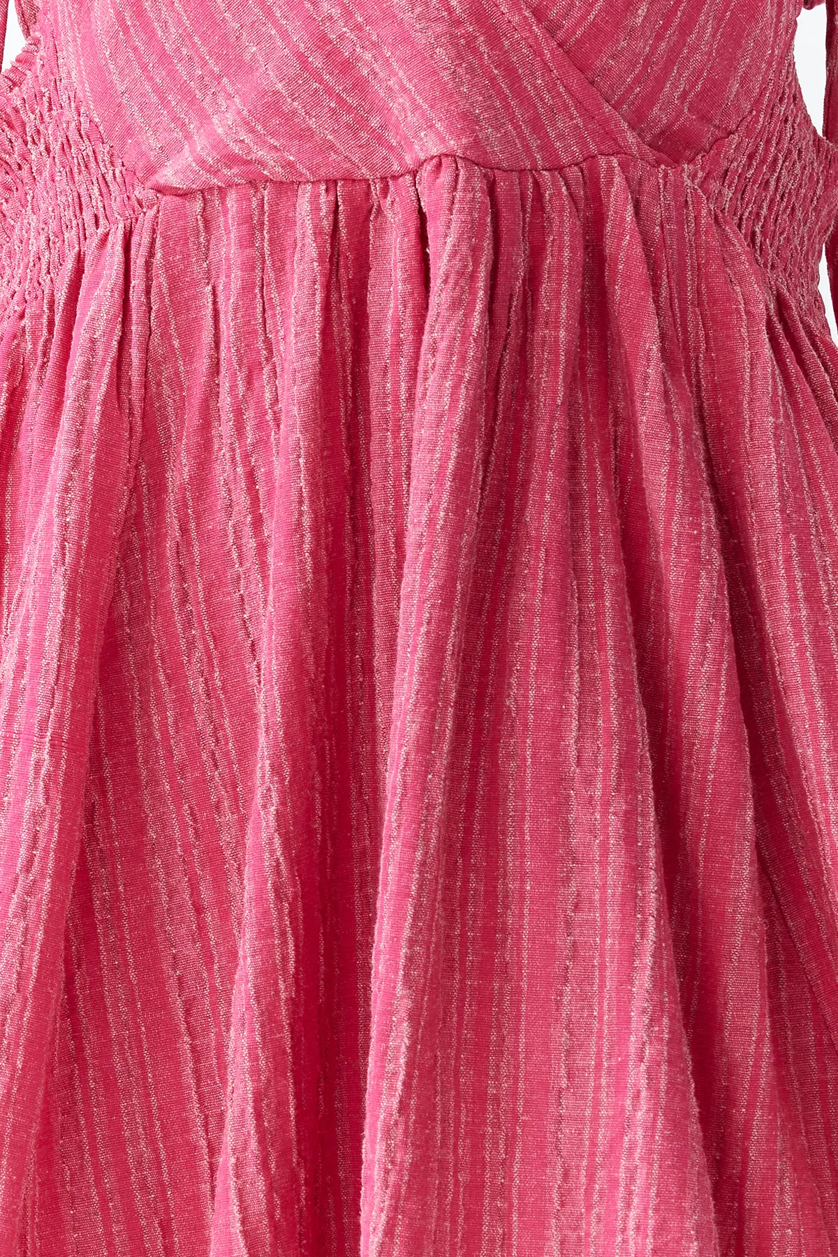 Trendyol Collection  Fuchsiafarbenes, gewebtes Mini-Strandkleid aus einer Leinenmischung mit Cut-out/Fensterausschnitt TBESS24EL00075