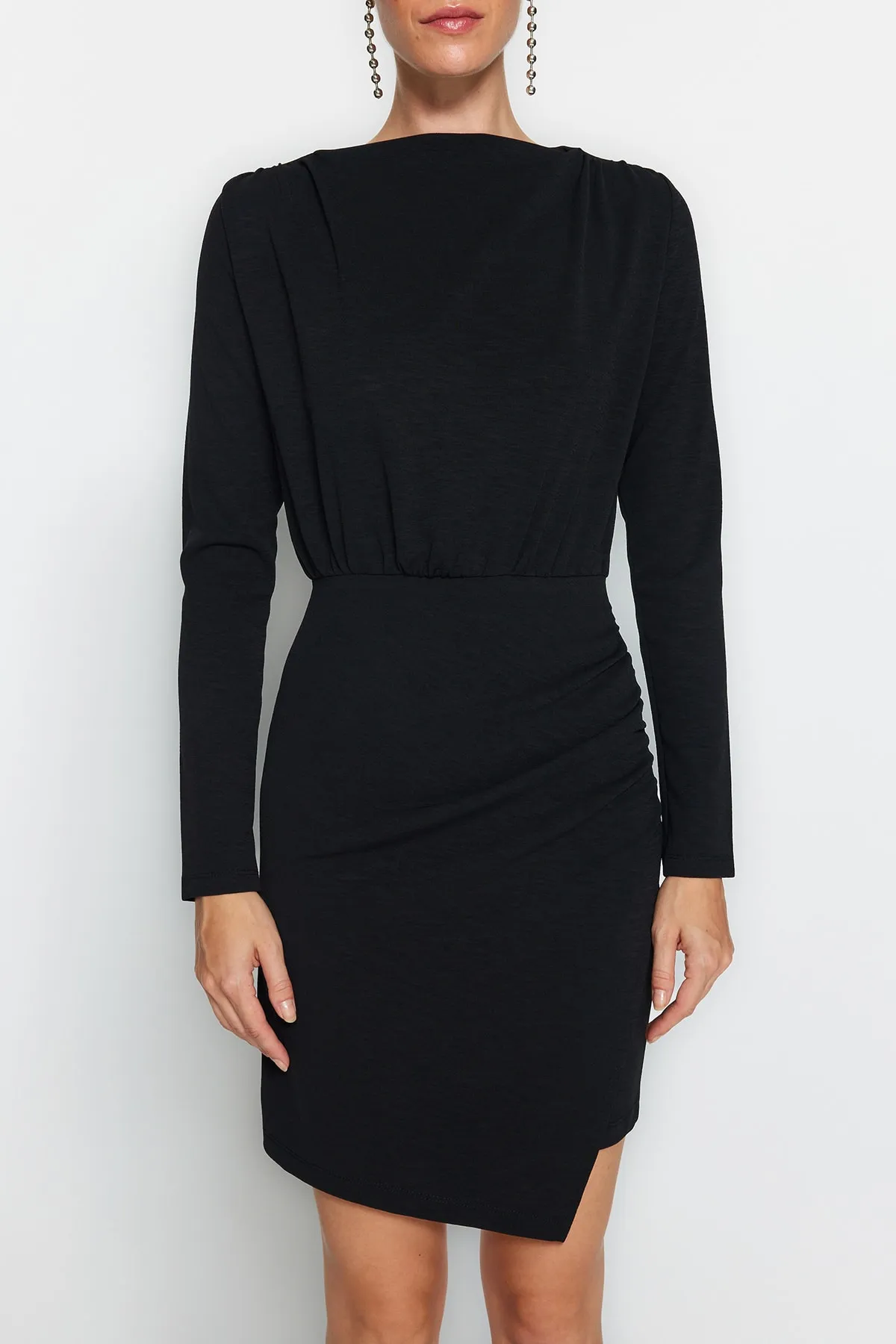 Trendyol Collection  Schwarzes, detailliertes Mini-Strickkleid aus strukturiertem, drapiertem Krepp TWOAW24EL00137