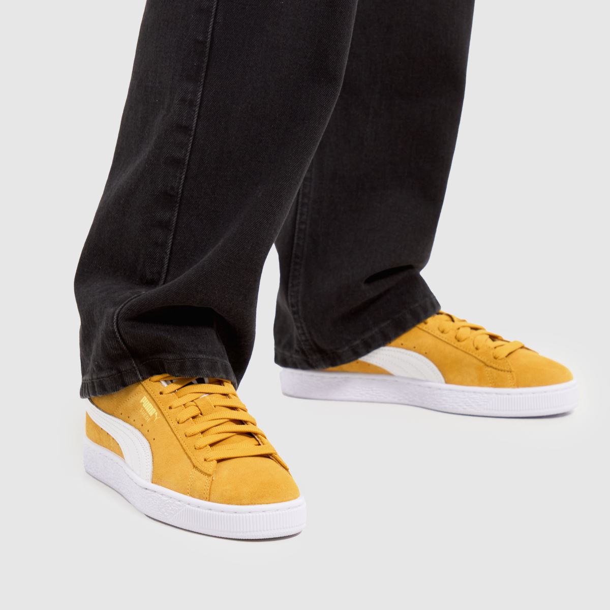 PUMA klassiska mockasneakers i vitt och gult