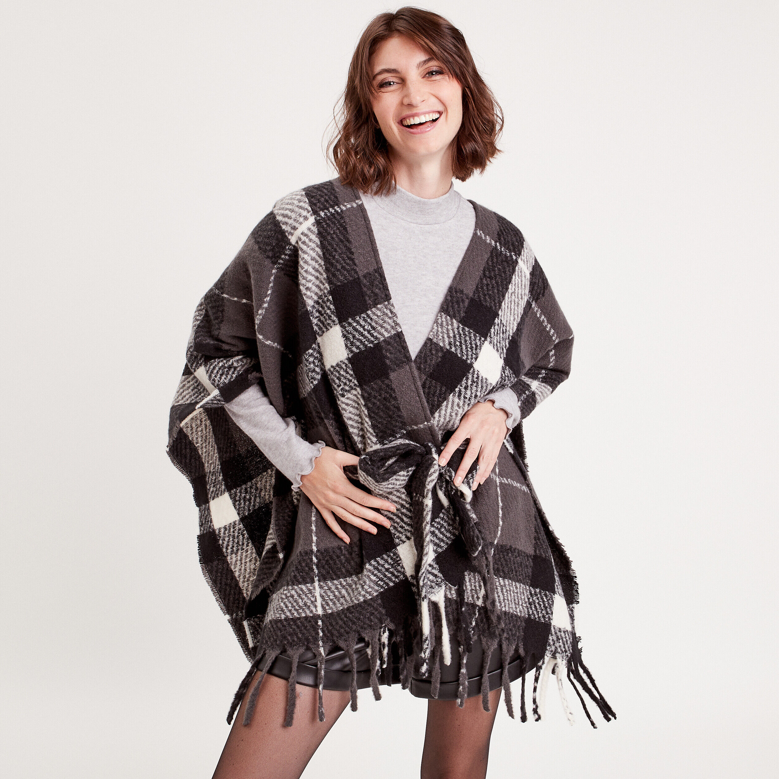 Poncho noué avec franges noir femme | Cache Cache
