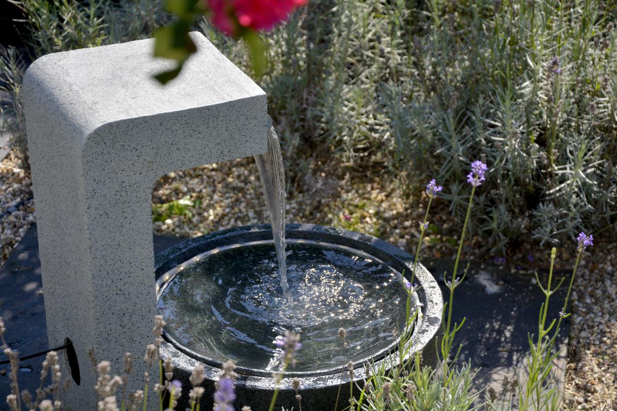 dobar Runder Design-Gartenbrunnen mit LED´s