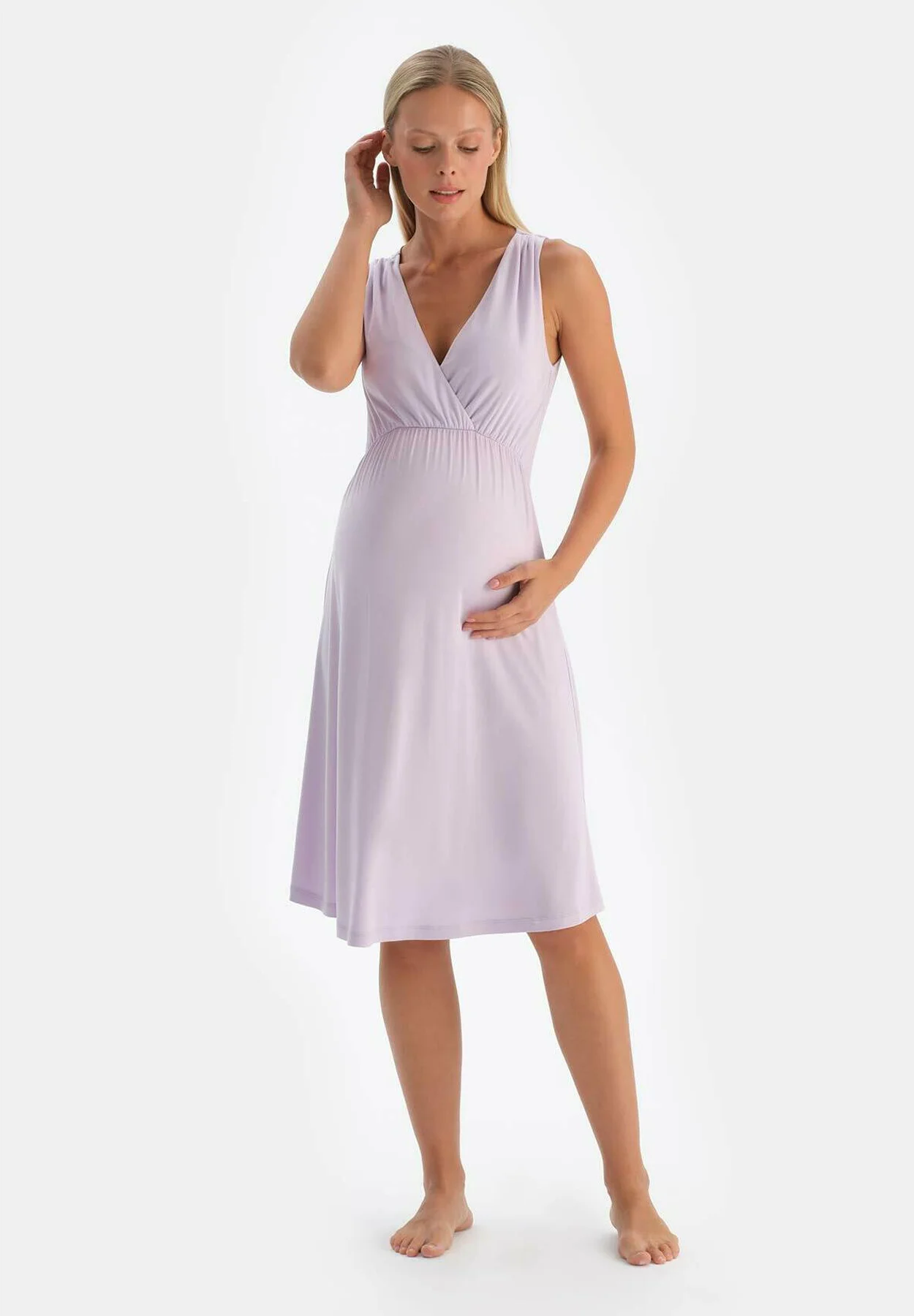 Camisón DAGI con tirantes y escote en V regular