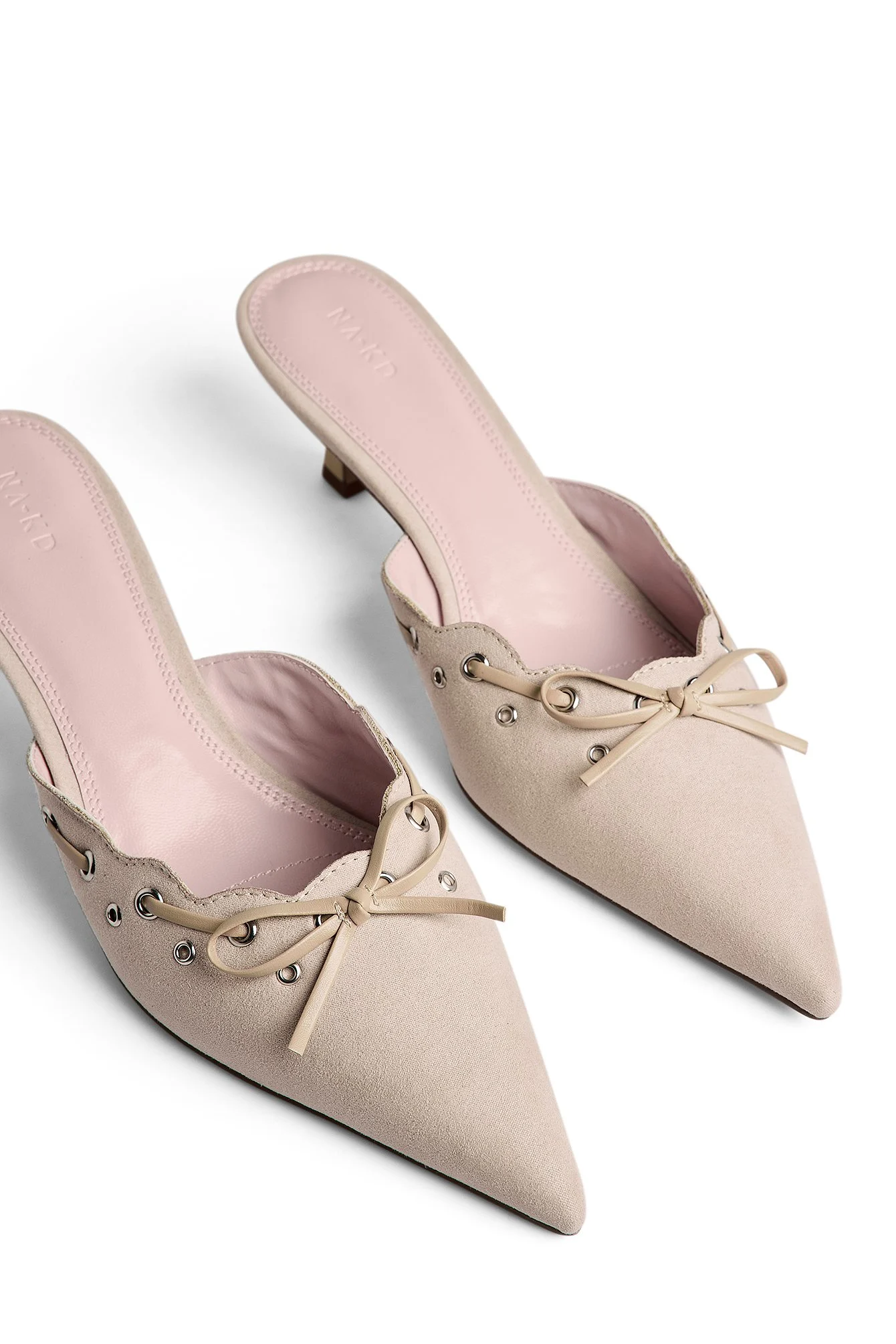 Eyelet Detailed Pumps