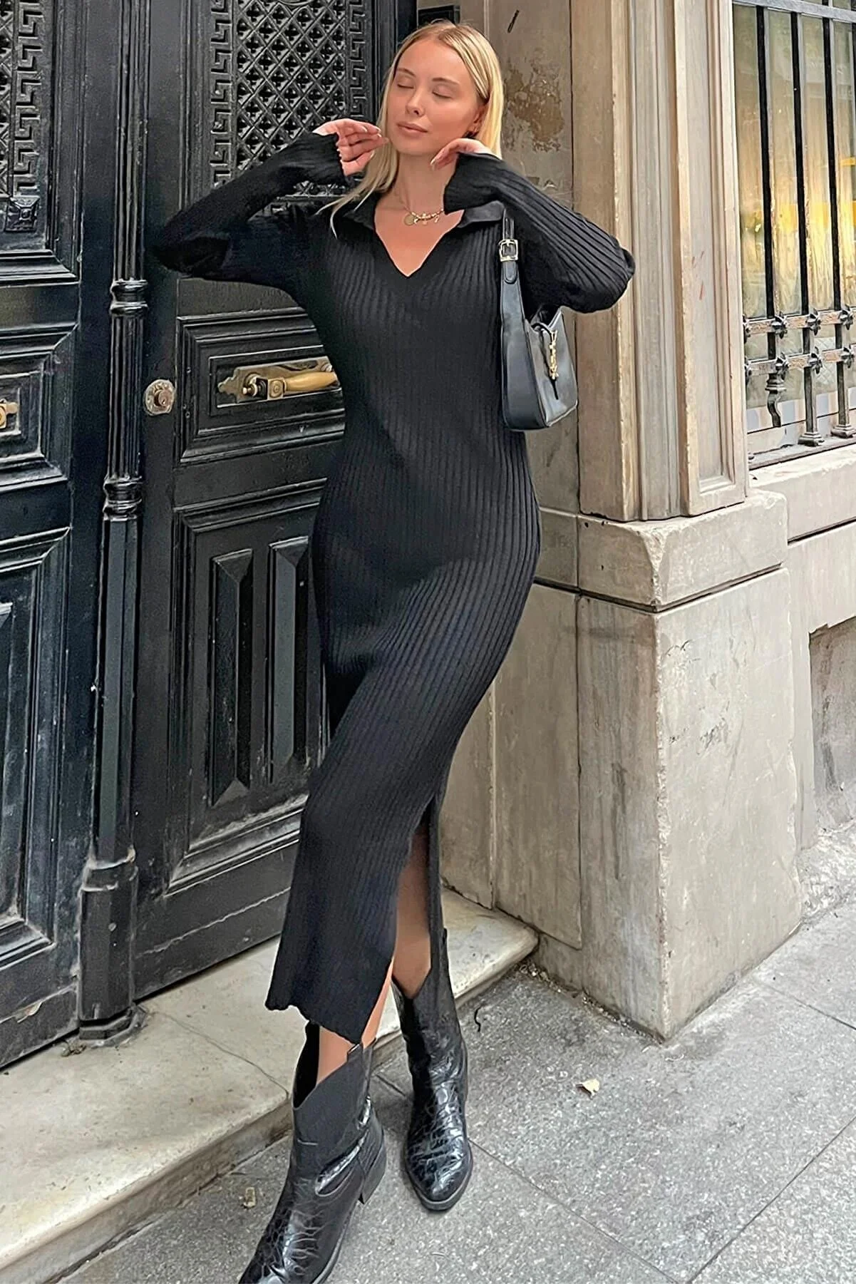 Swist  Schwarzes Strick-Midikleid für Damen mit Polo-Ausschnitt und Ärmeln