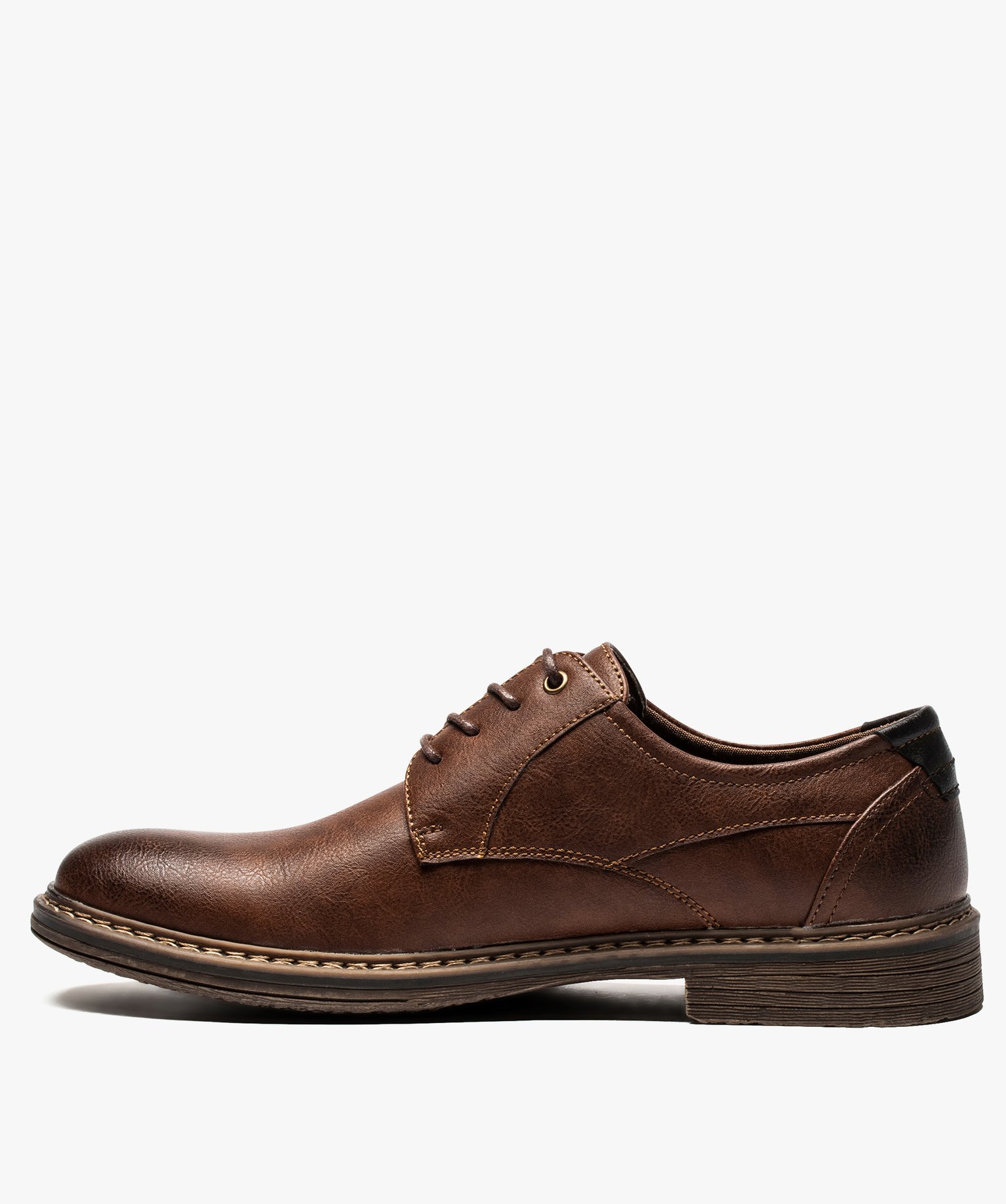 Derbies homme avec un illet métallique et surpiqres camel | GEMO