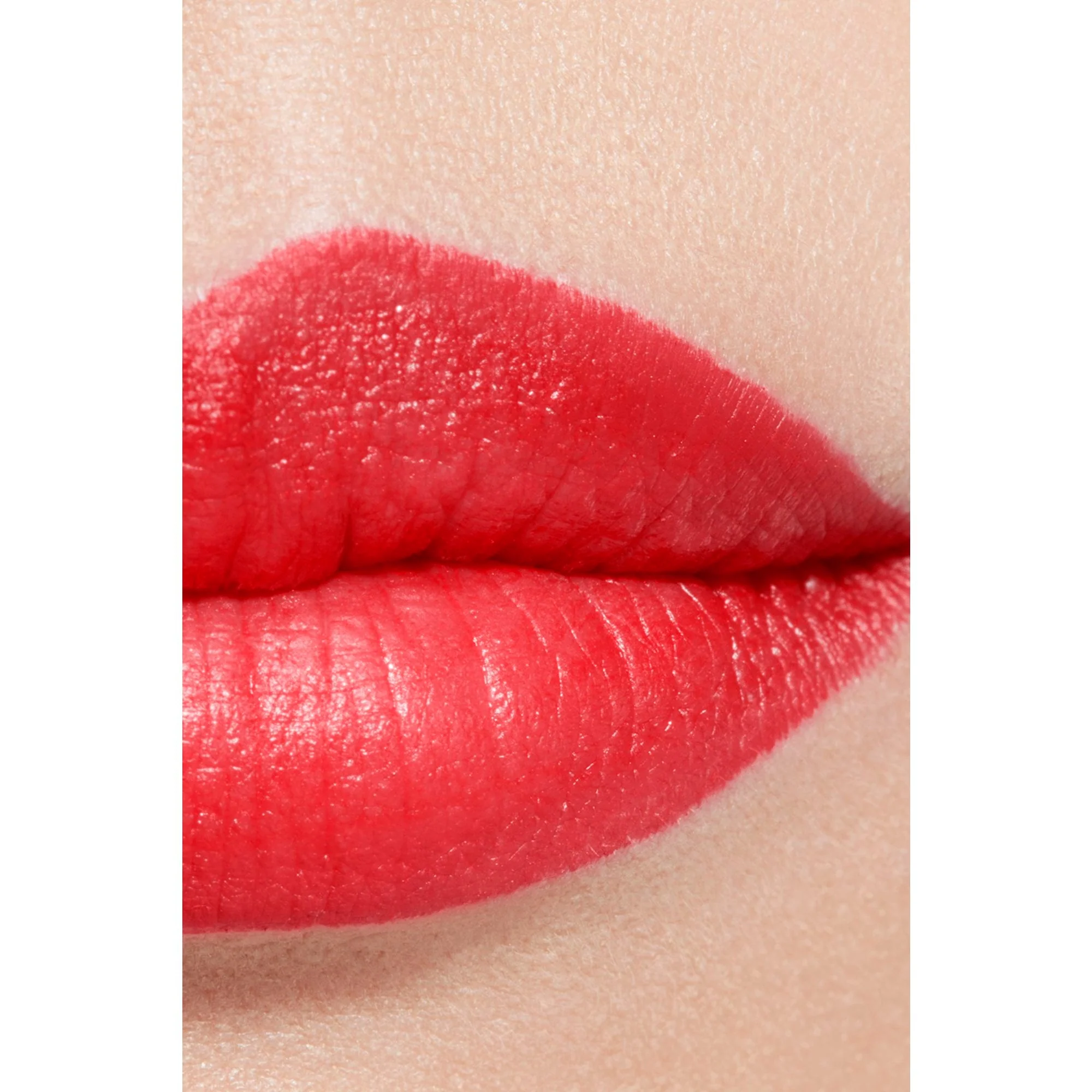 ROUGE ALLURE VELVET - блистави баршунасти кармин