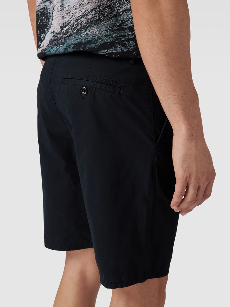 Relaxed Fit Chino-Shorts mit Eingrifftaschen Modell 'SUMMER' in schwarz