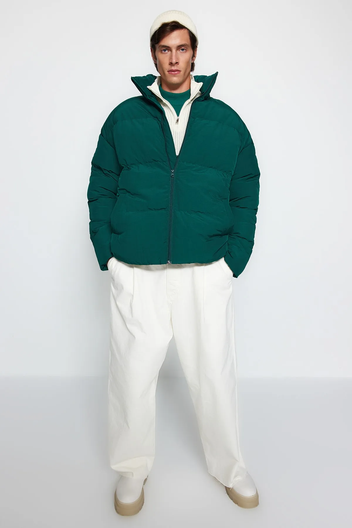 Trendyol Collection  Grüne Unisex-Pufferjacke in Oversize-Passform mit Stehkragen TMNAW24MO00003