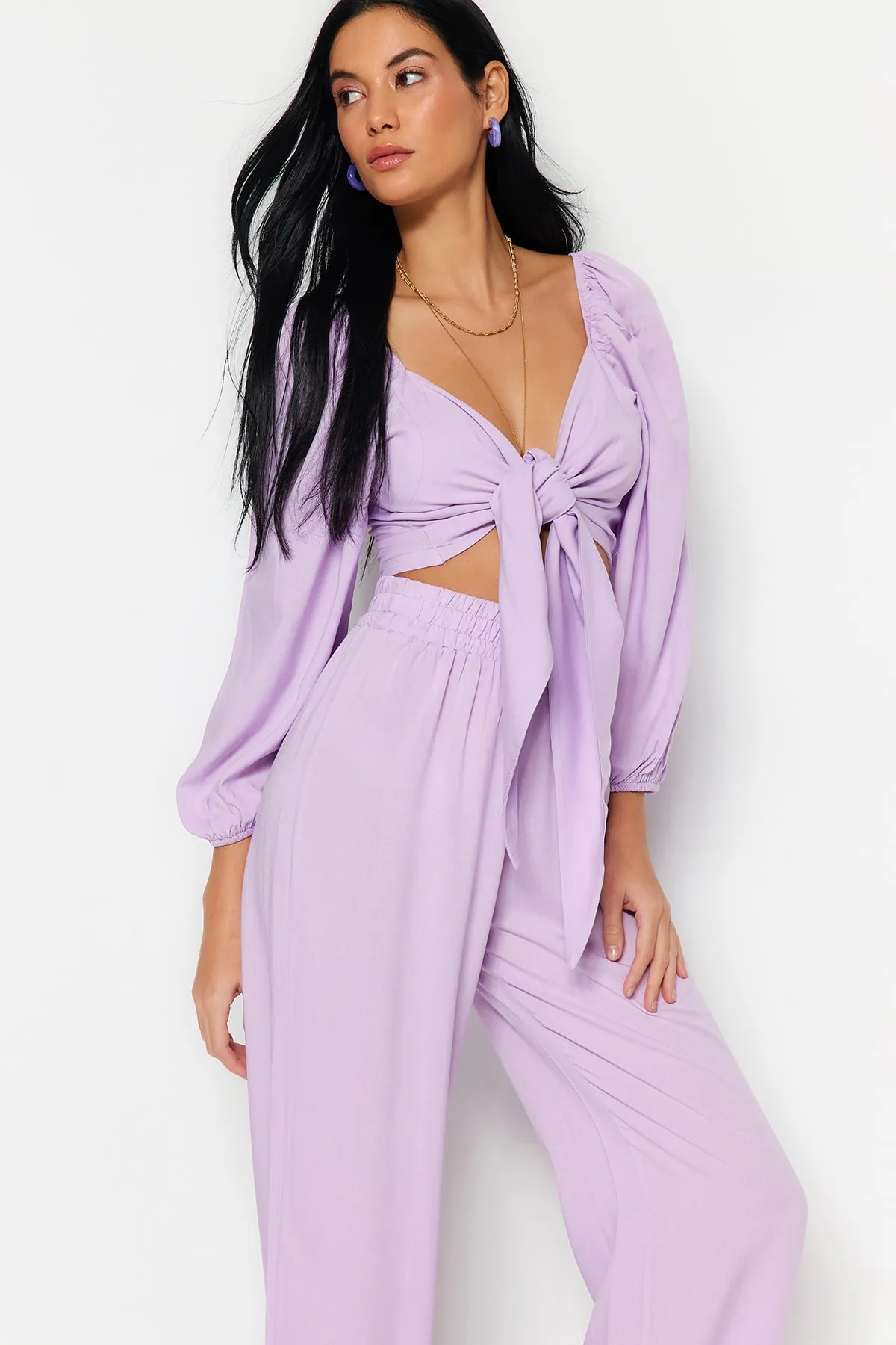 Trendyol Collection  Lilafarbener, gewebter Blusen-Hosenanzug mit Bindeband TBESS23AU00072