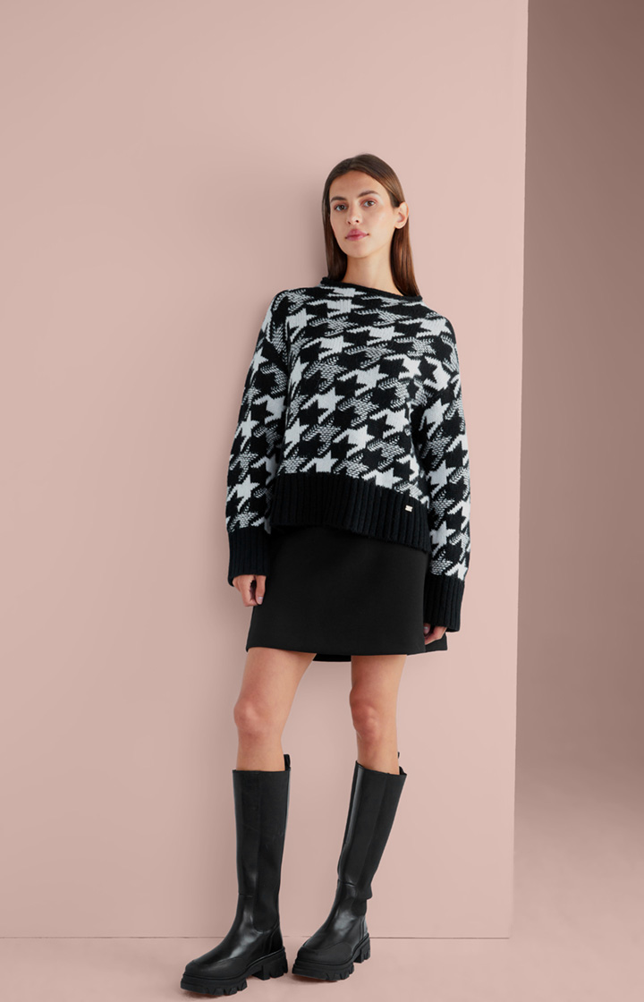 Wool-Blend-Strickpullover in Schwarz/Weiß gemustert