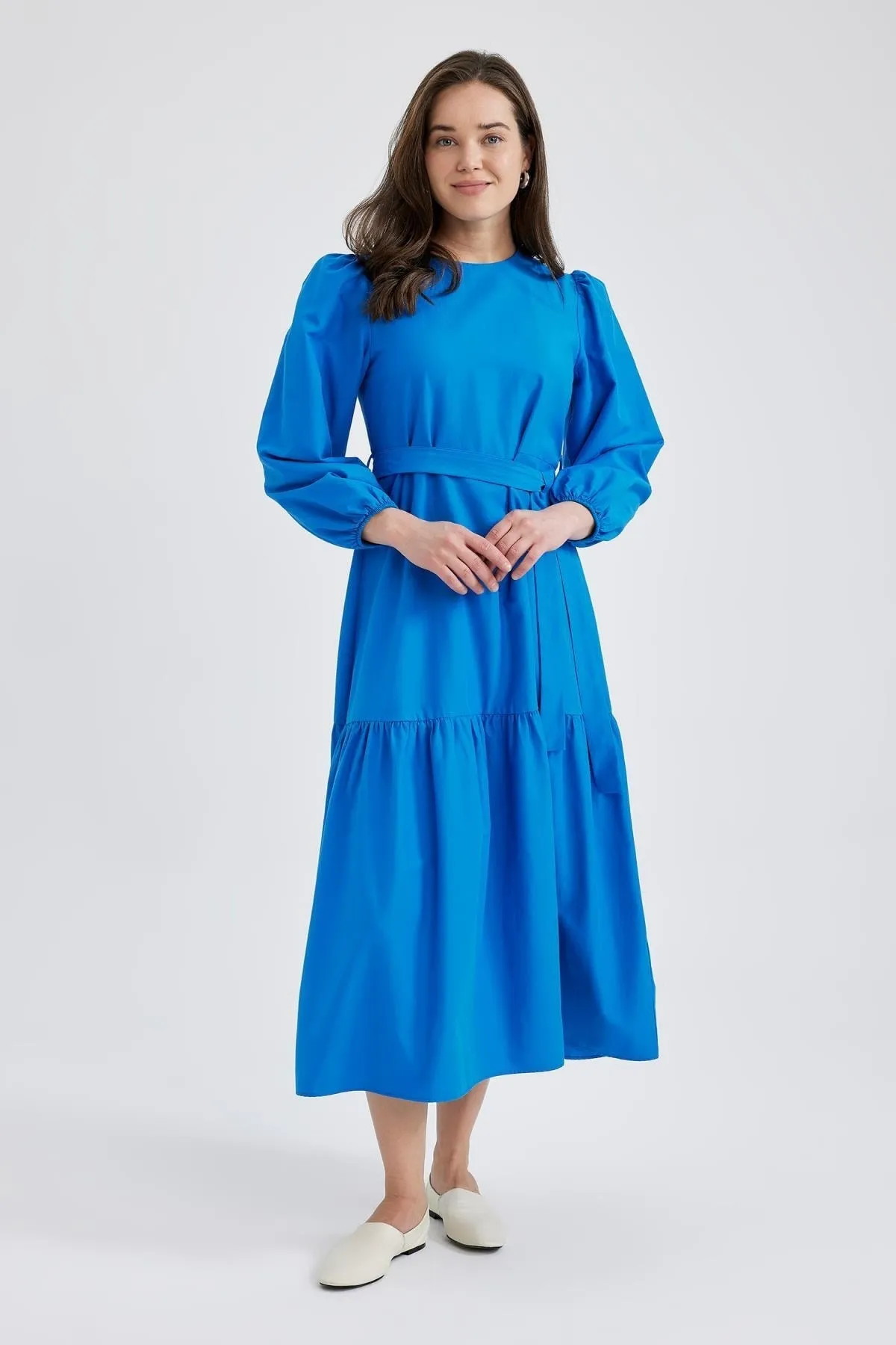 DeFacto  Langärmliges Popeline-Maxikleid mit Rundhalsausschnitt und Taillenschnürung
