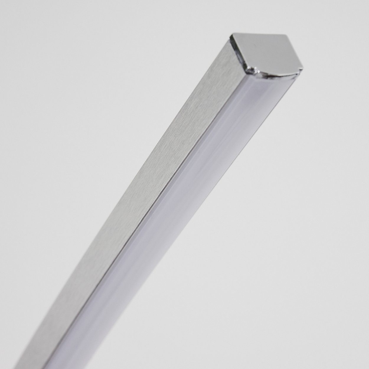 hofstein Stehlampe Brie LED Designer Standlampe in Aluminiumgebürstet, gebogene Stehleuchte mit Fußschalter und Kabel, halbrund, Leselampe