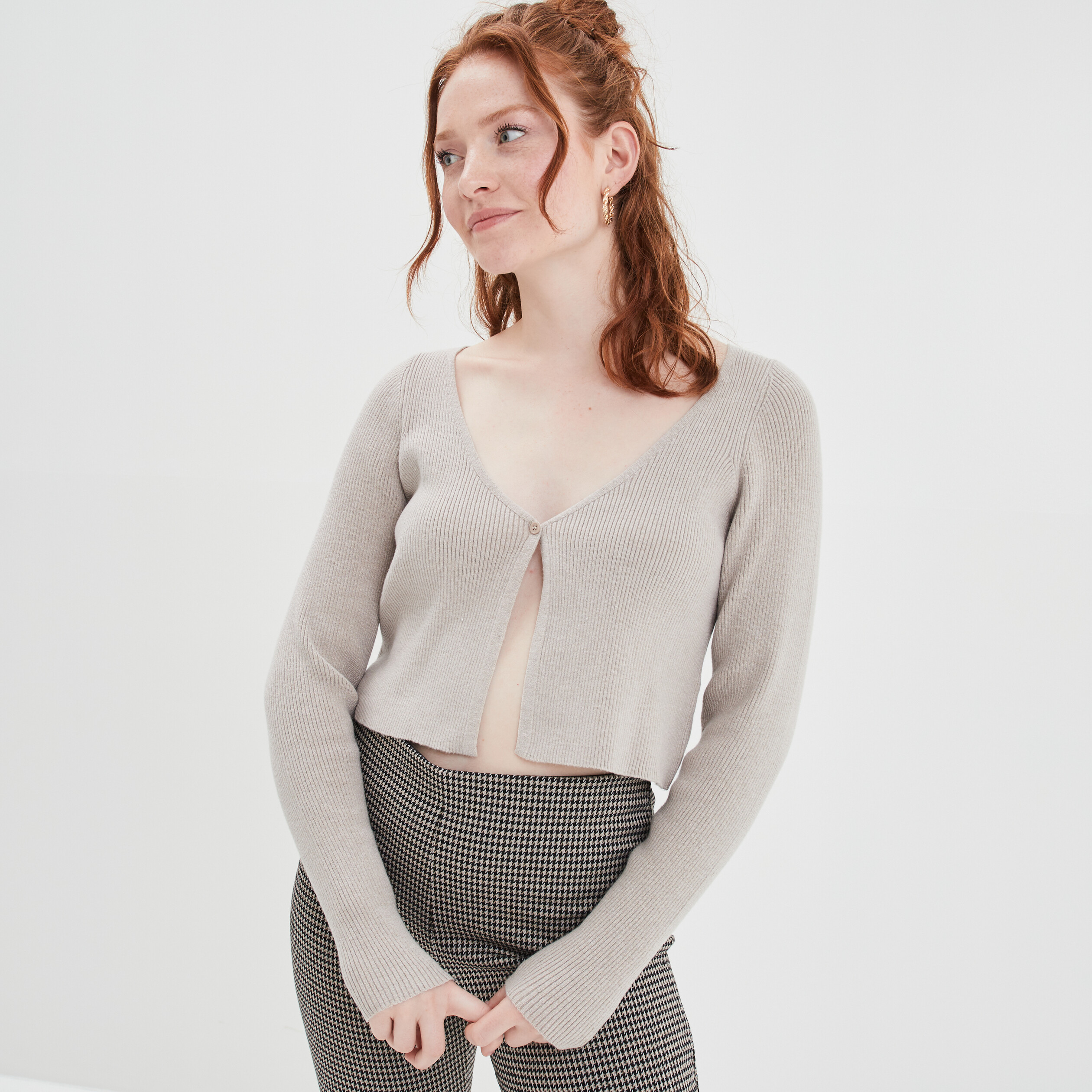 Gilet court manches longues col en V sable femme | La Halle