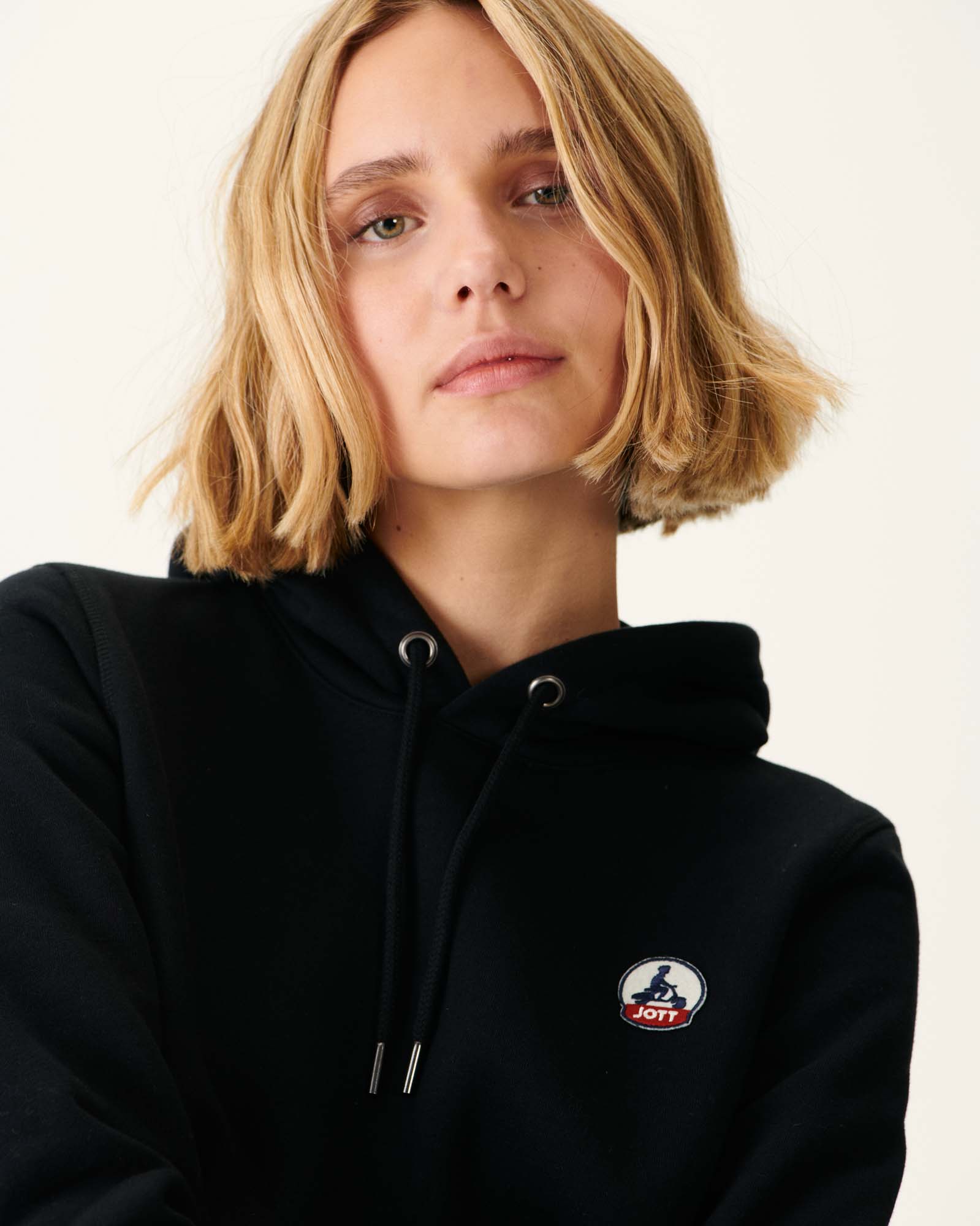 Sweat à capuche femme en coton biologique Noir Livia