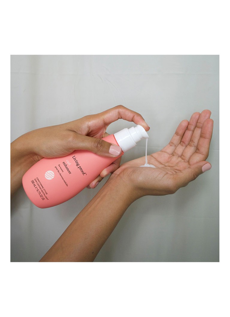 „Living Proof Curl Enhancer“ plaukų formavimo priemonė