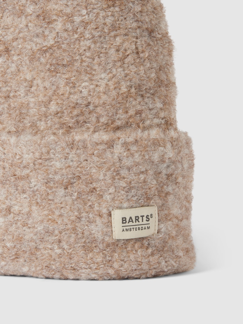 Strickmütze mit Label-Patch in taupe