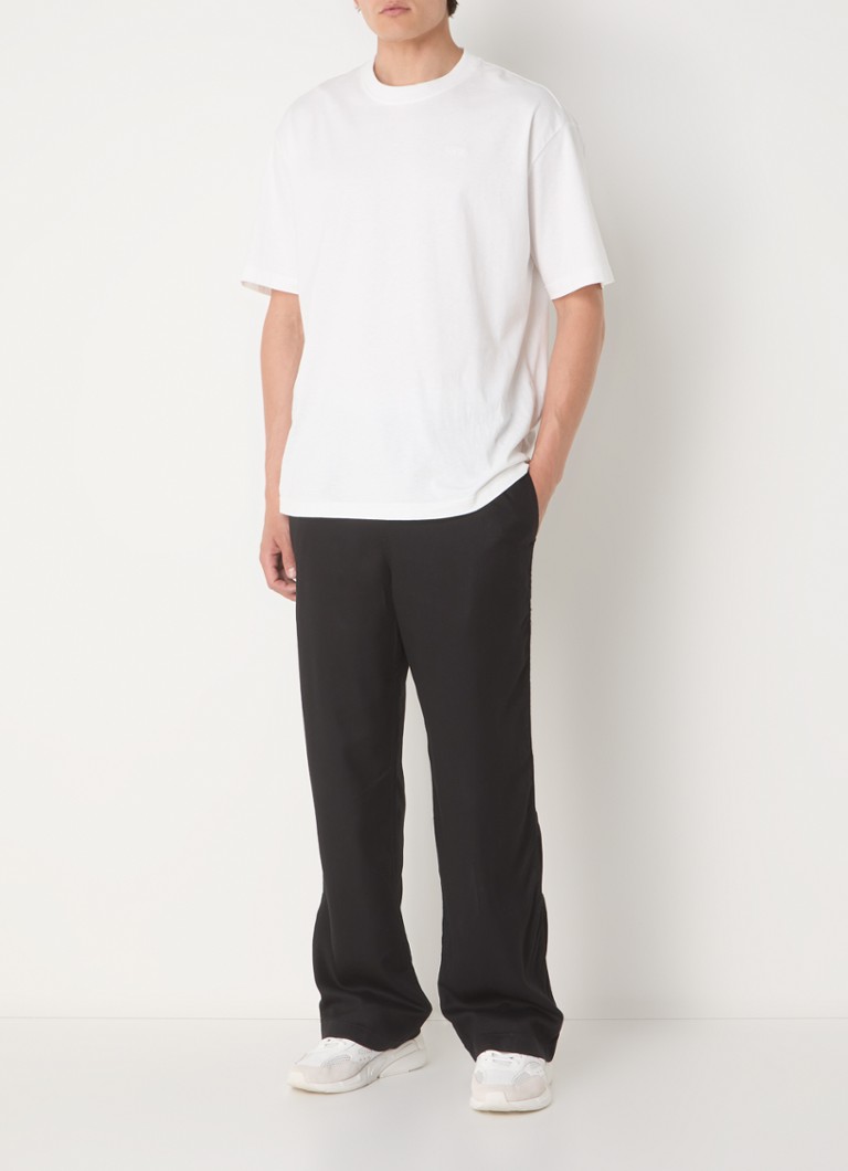 Pantaloni largi Diesel P-DREYER-C din lyocell, cu buzunare laterale.