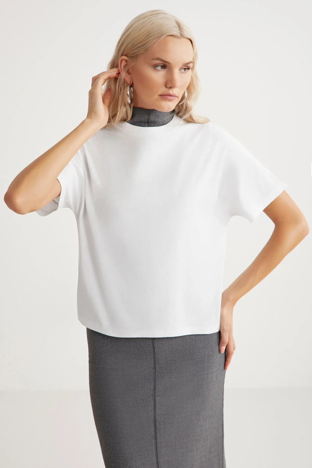 GRIMELANGE  Lottie Damen-T-Shirt mit regulärer Passform und Rundhalsausschnitt aus 100 % Baumwolle in Weiß