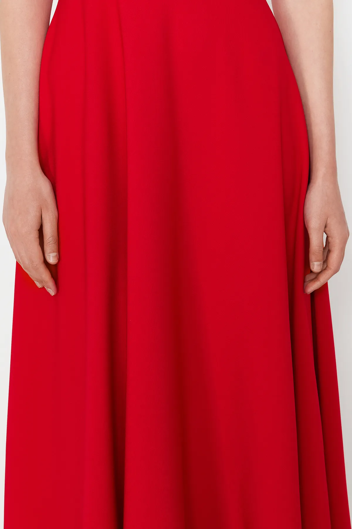 Trendyol Collection  Rotes Abendkleid mit Taillenöffnung/Skater-Stil TPRSS24EL00139