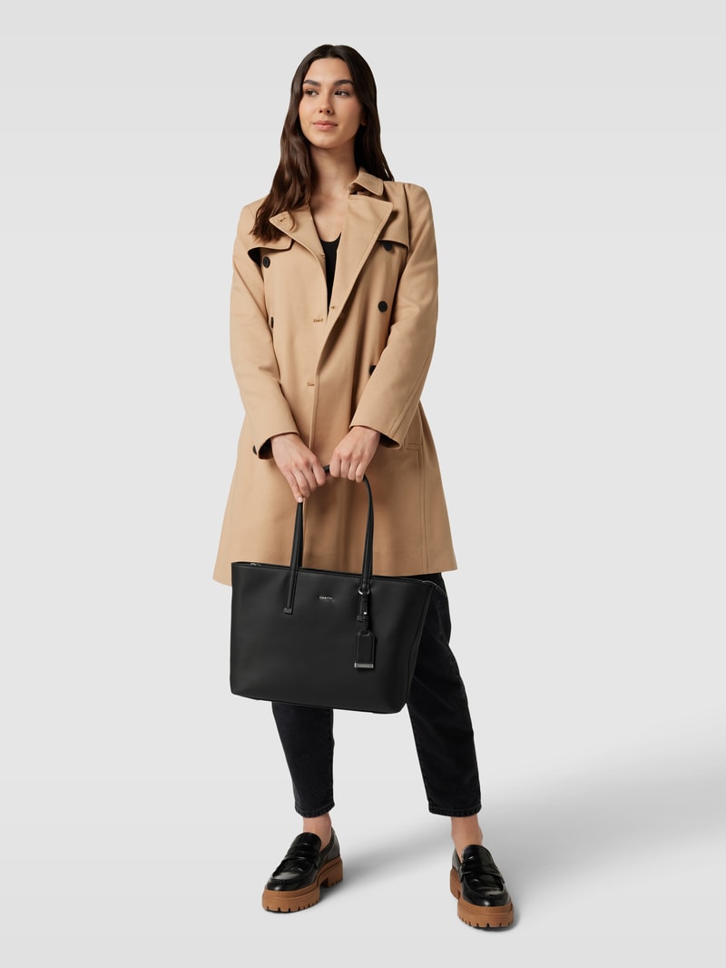 Shopper mit Label-Detail in schwarz