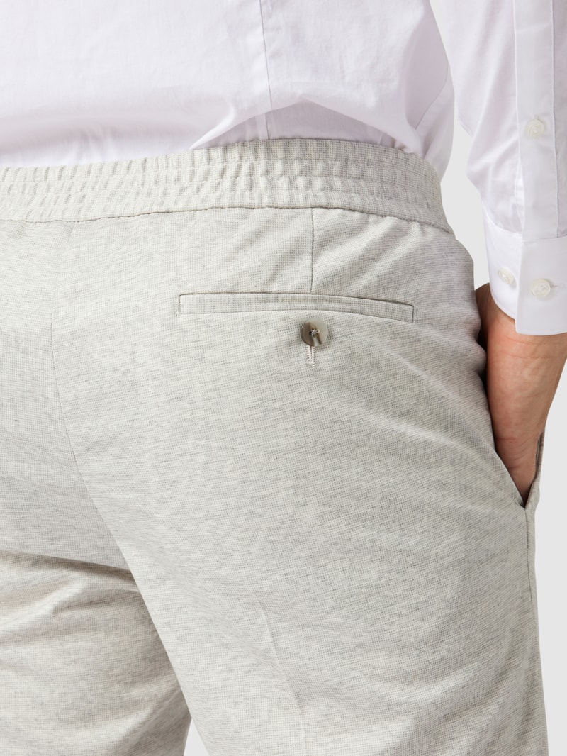 Stoffhose mit elastischem Bund in hellgrau
