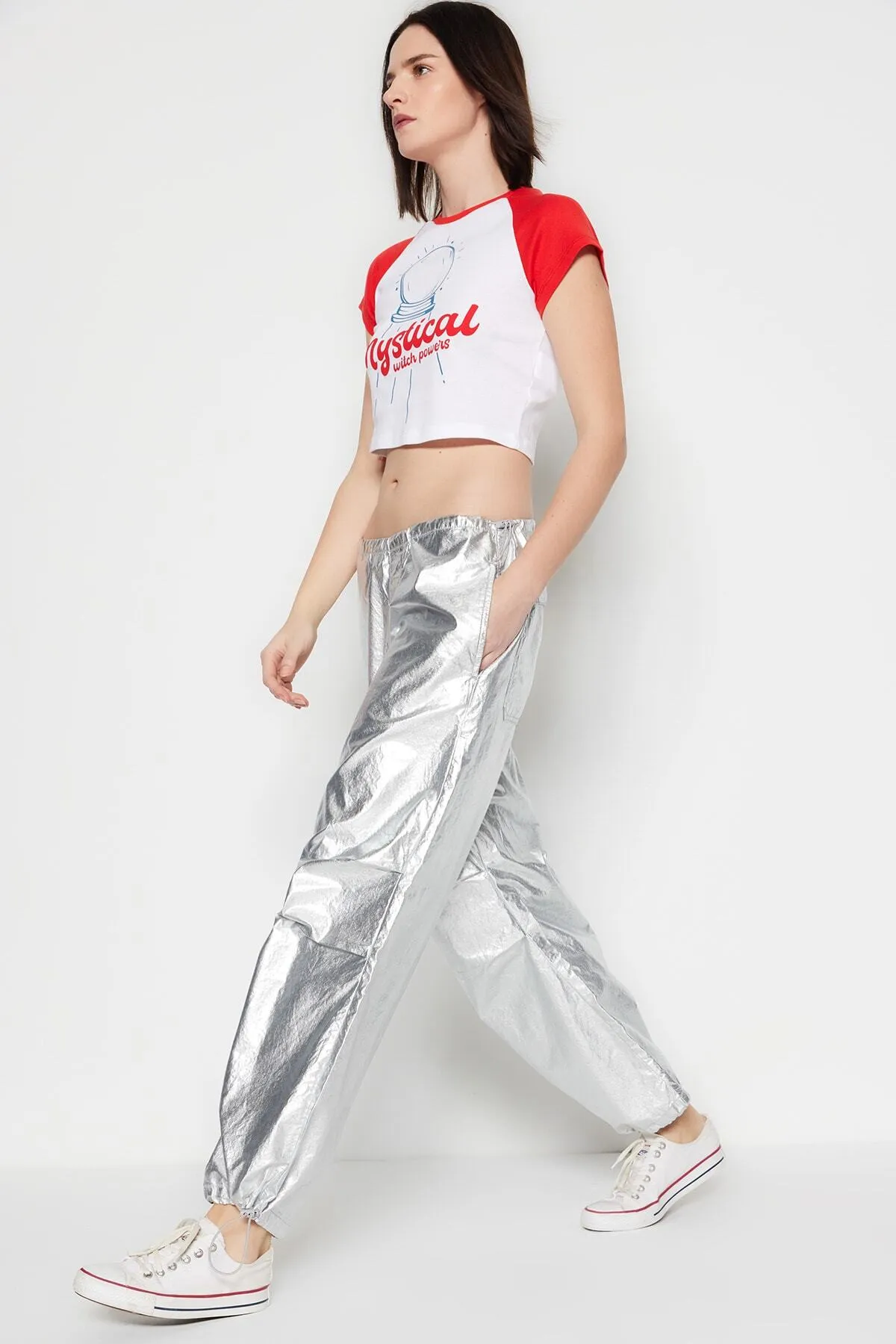 Trendyol Collection  Silberne Jeans mit niedriger Taille TWOAW24JE00351