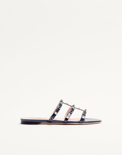 Sandália Slide Rockstud em napa laminada com cabochão