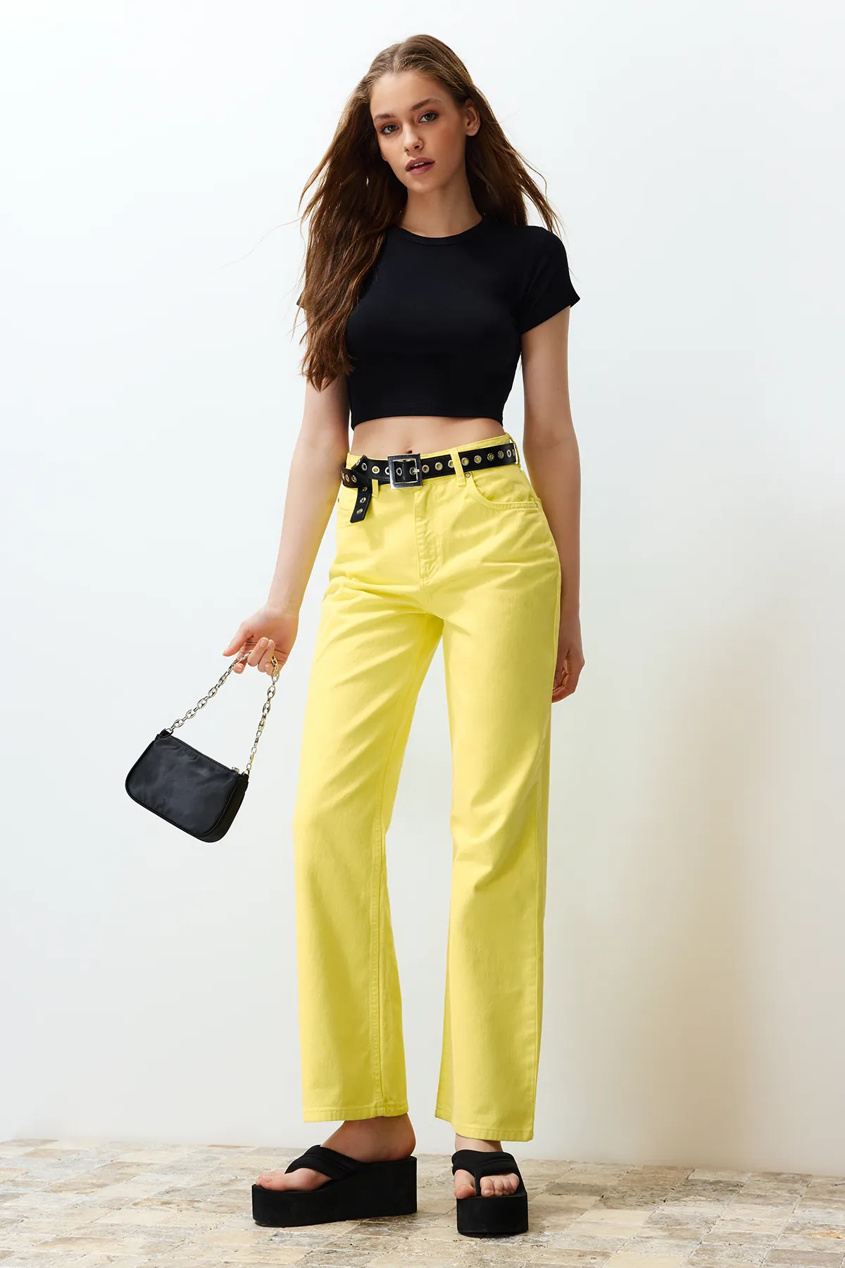 Trendyol Collection  Gelbe Jeans mit hoher Taille und weitem Bein TWOSS24JE00228