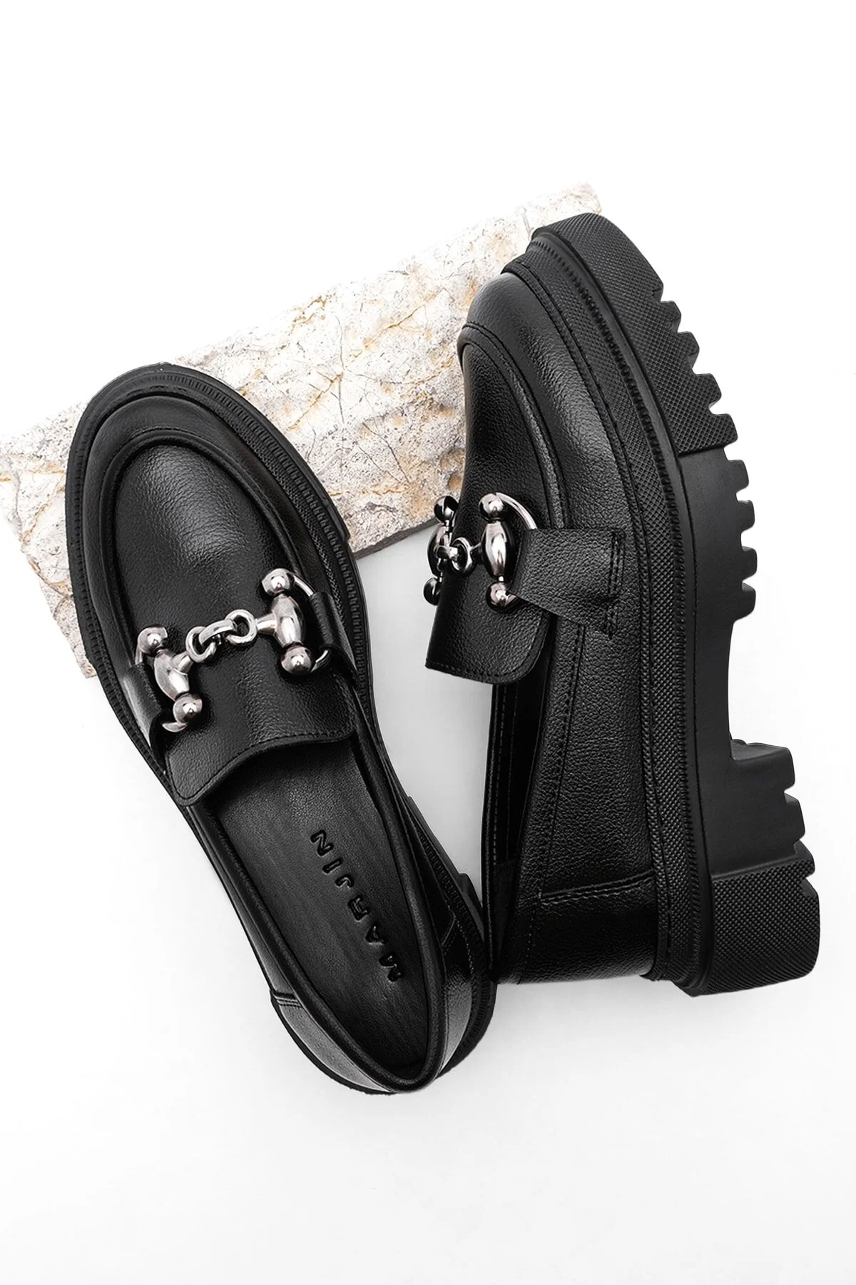 Marjin  Damen Loafer Dicke Sohle Kette Freizeitschuhe Forela Schwarz