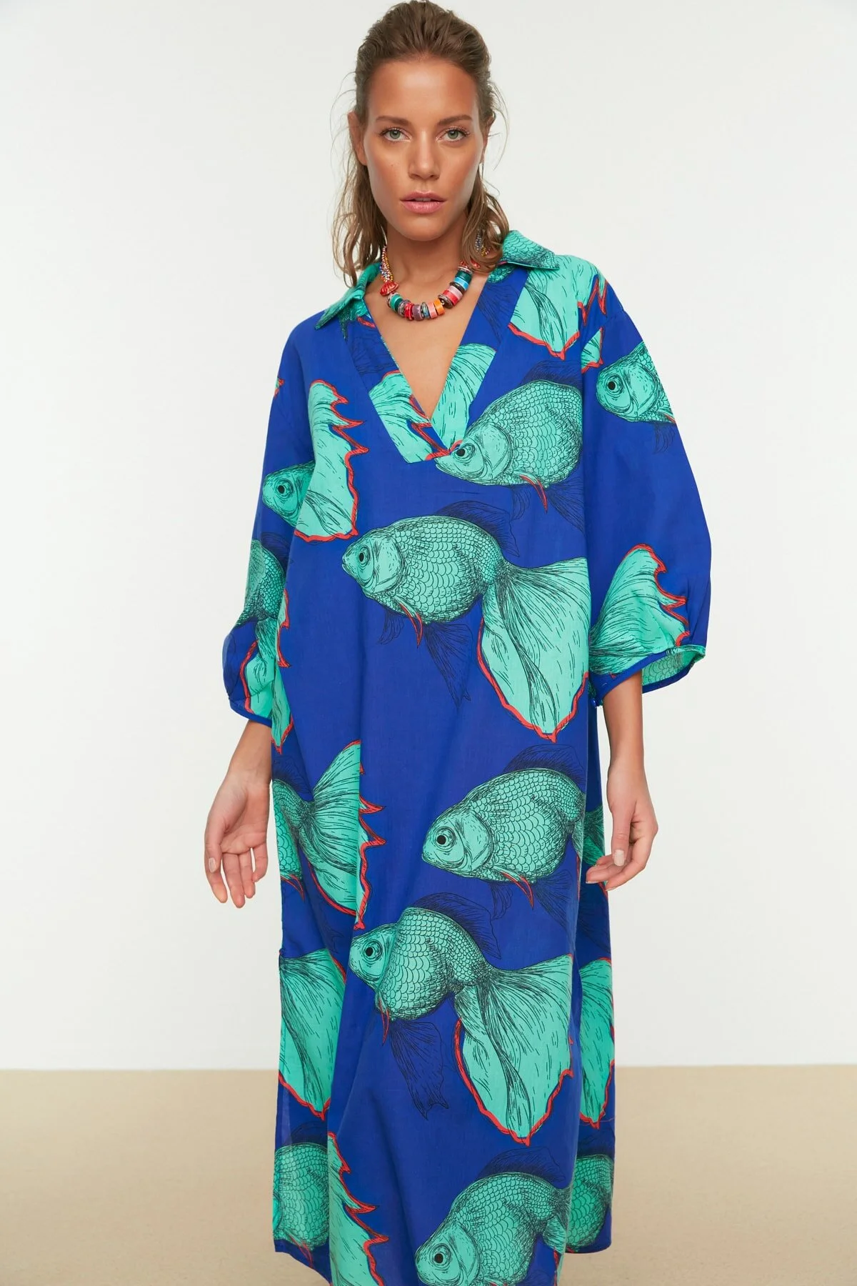 Trendyol Collection  Unterwassergemustertes, weit geschnittenes Midi-Strandkleid mit Ballonärmeln aus 100 % Baumwolle TBESS22EL0009