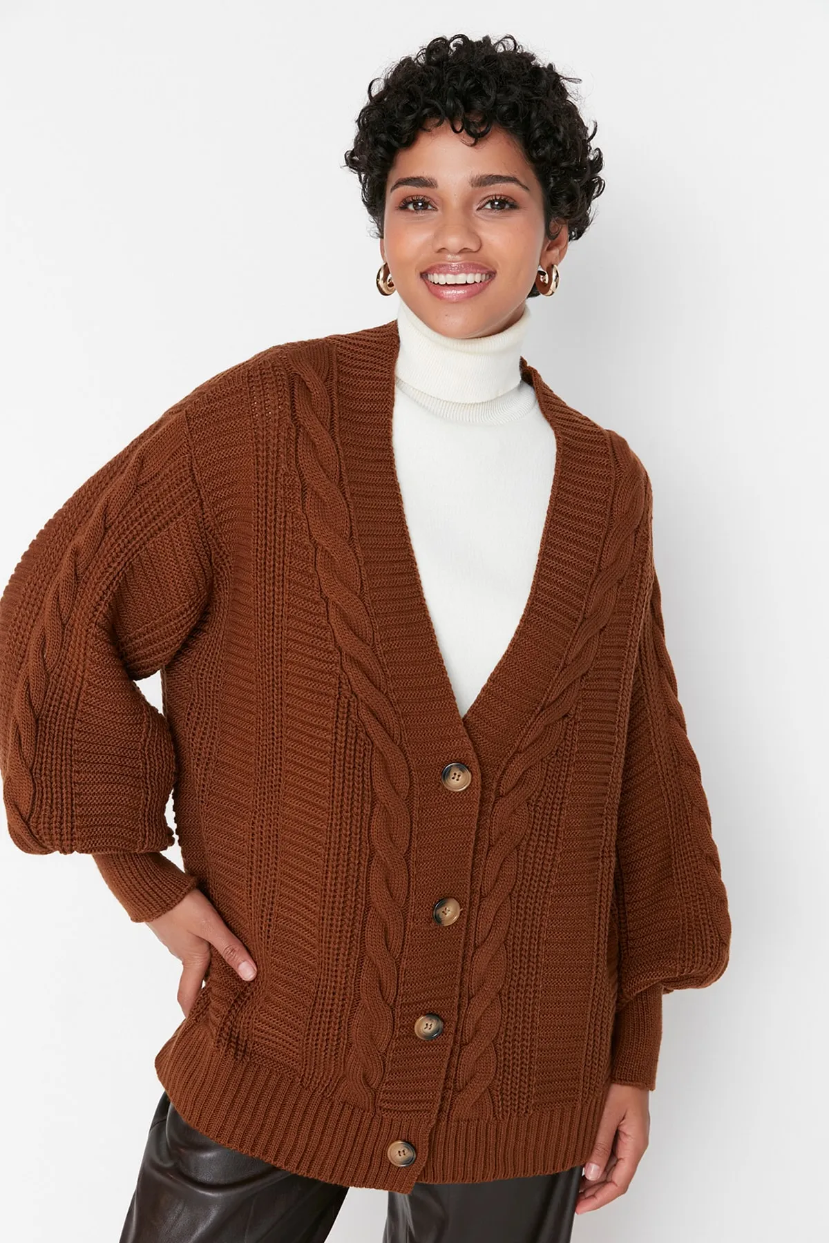 Trendyol Modest  Braune geflochtene Strickjacke mit lockerem Schnitt TCTAW22TH0002