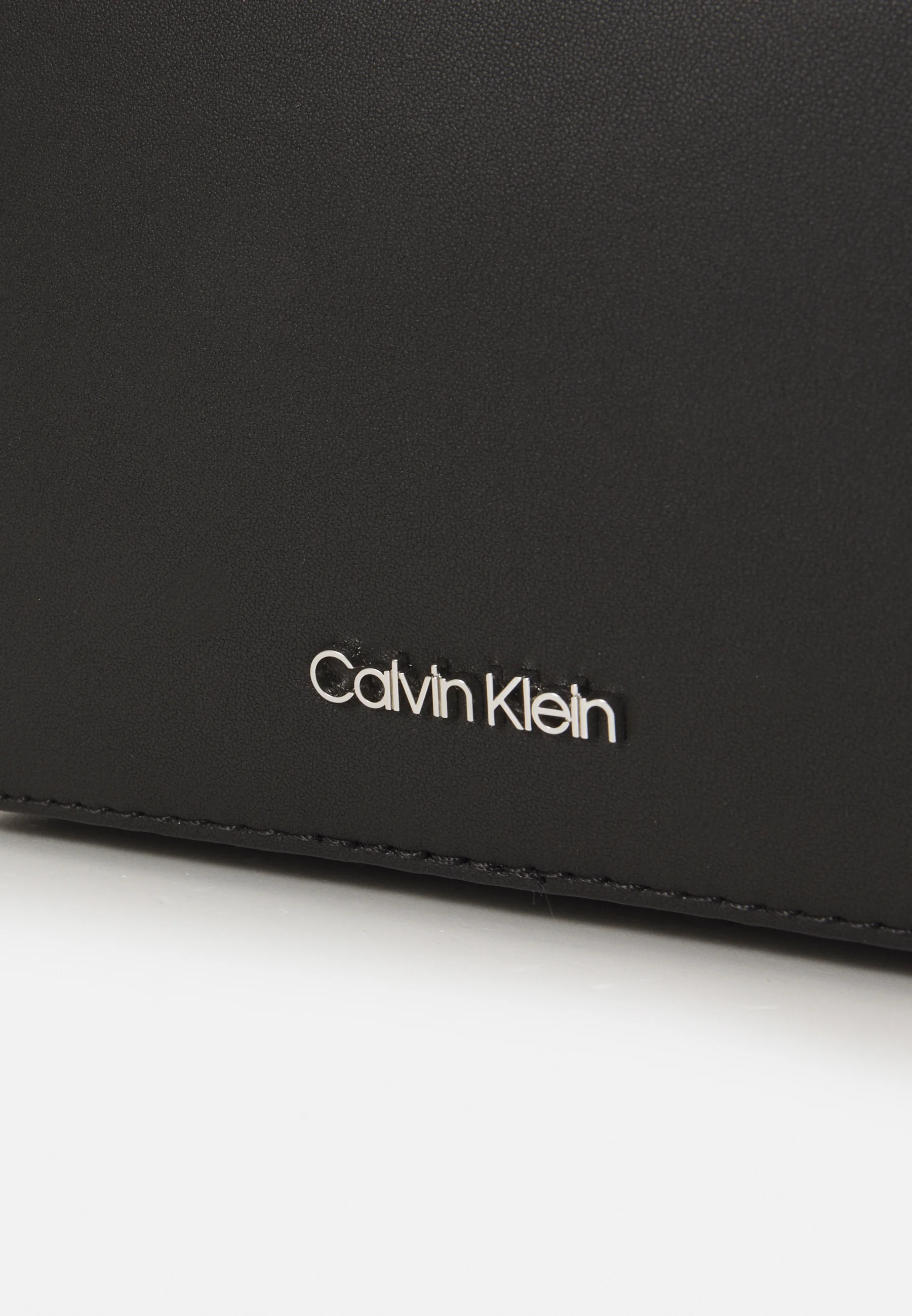 Calvin Klein MUST CAMERA BAG - Bolso de hombro