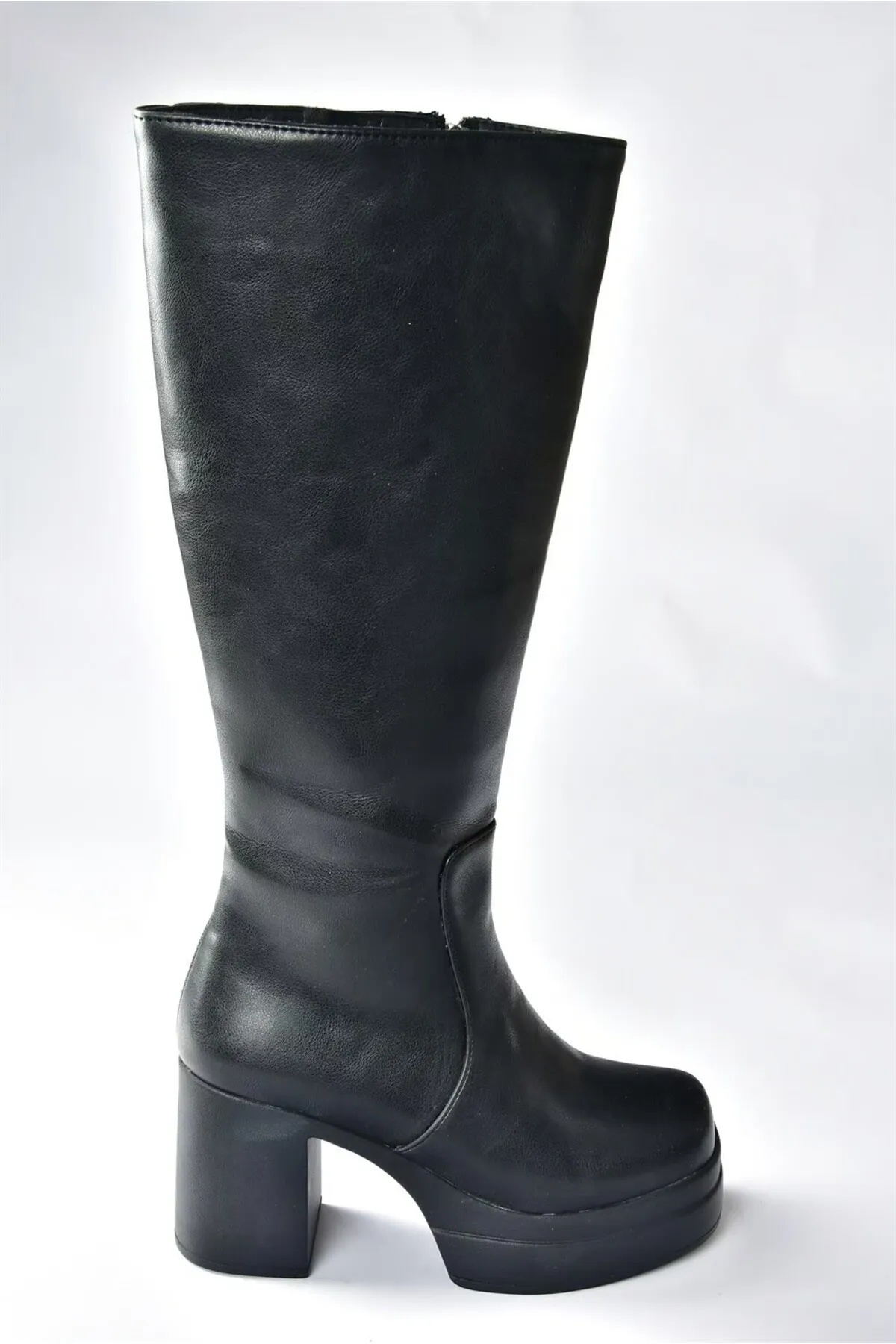 Fox Shoes  Schwarze Damenstiefel mit dicker Sohle N996650009