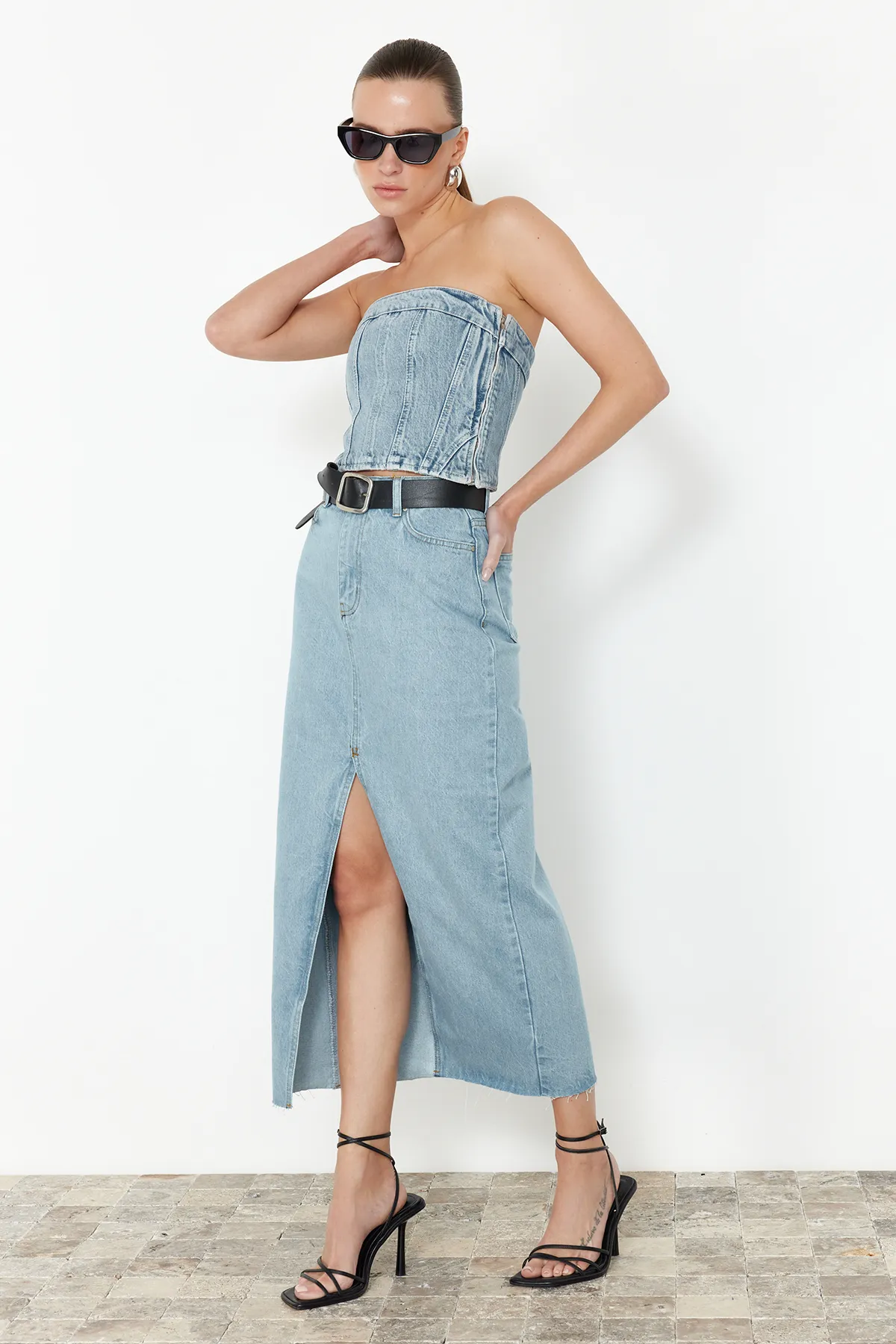 Trendyol Collection  Blauer geschlitzter Maxi-Jeansrock TWOSS23ET00290