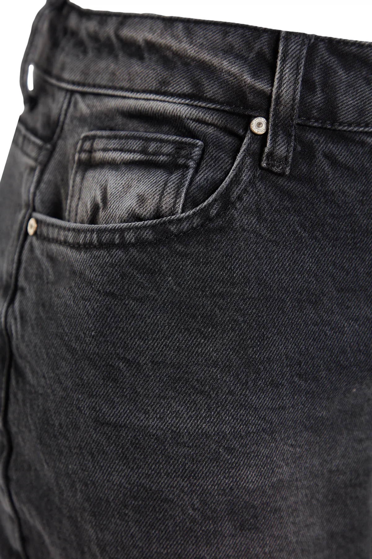 Trendyol Curve  Schwarze High-Bel-Mom-Jeans TBBAW24CJ00050
