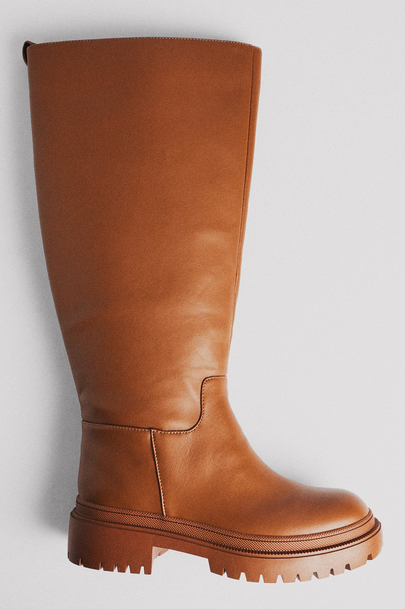 Schaft-Stiefel mit Profil-Sohle