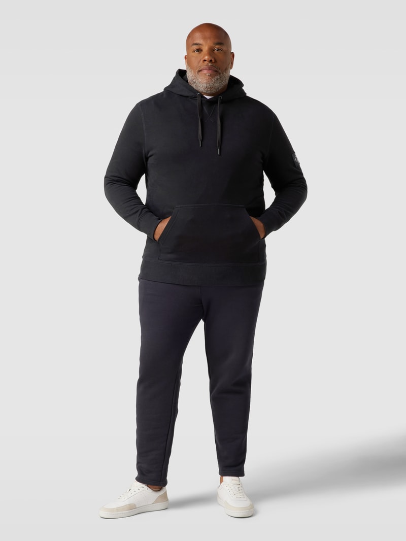 PLUS SIZE Hoodie mit Label-Patch in schwarz