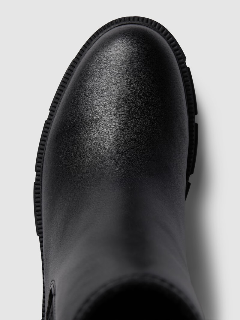 Chelsea Boots in Leder-Optik in schwarz