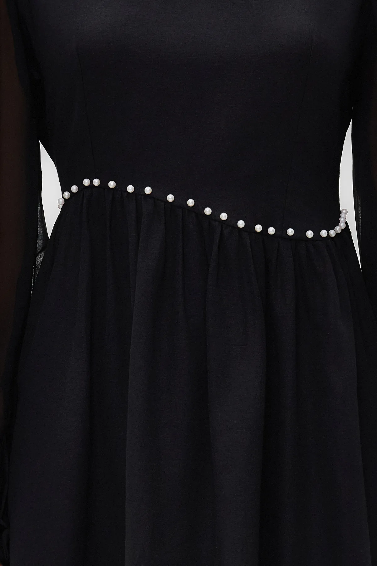 Trendyol Modest  Schwarzes Abendkleid mit Chiffon-Taille und Perlendetails TCTSS24DB00005