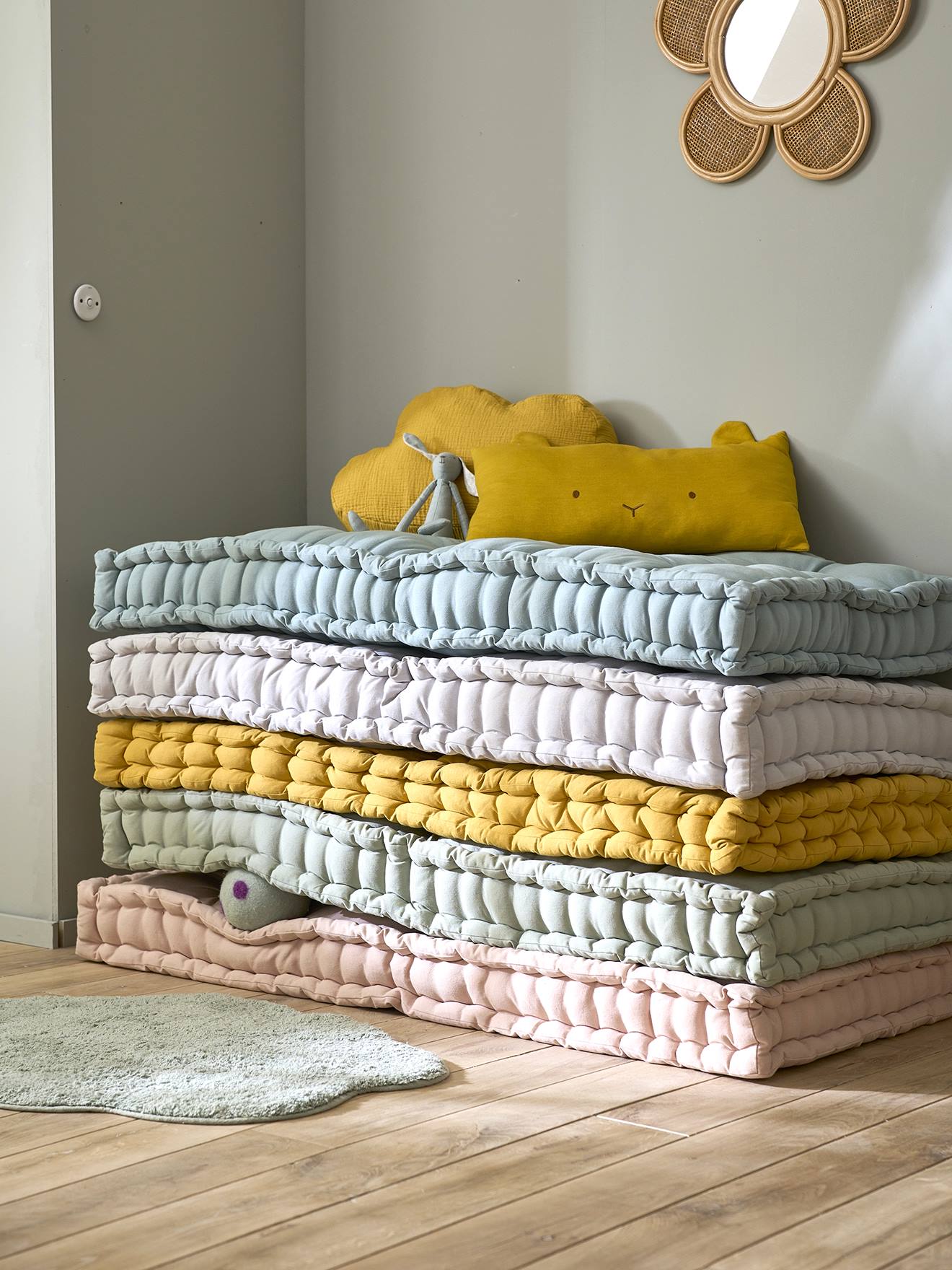 Matelas de sol style futon rose poudré