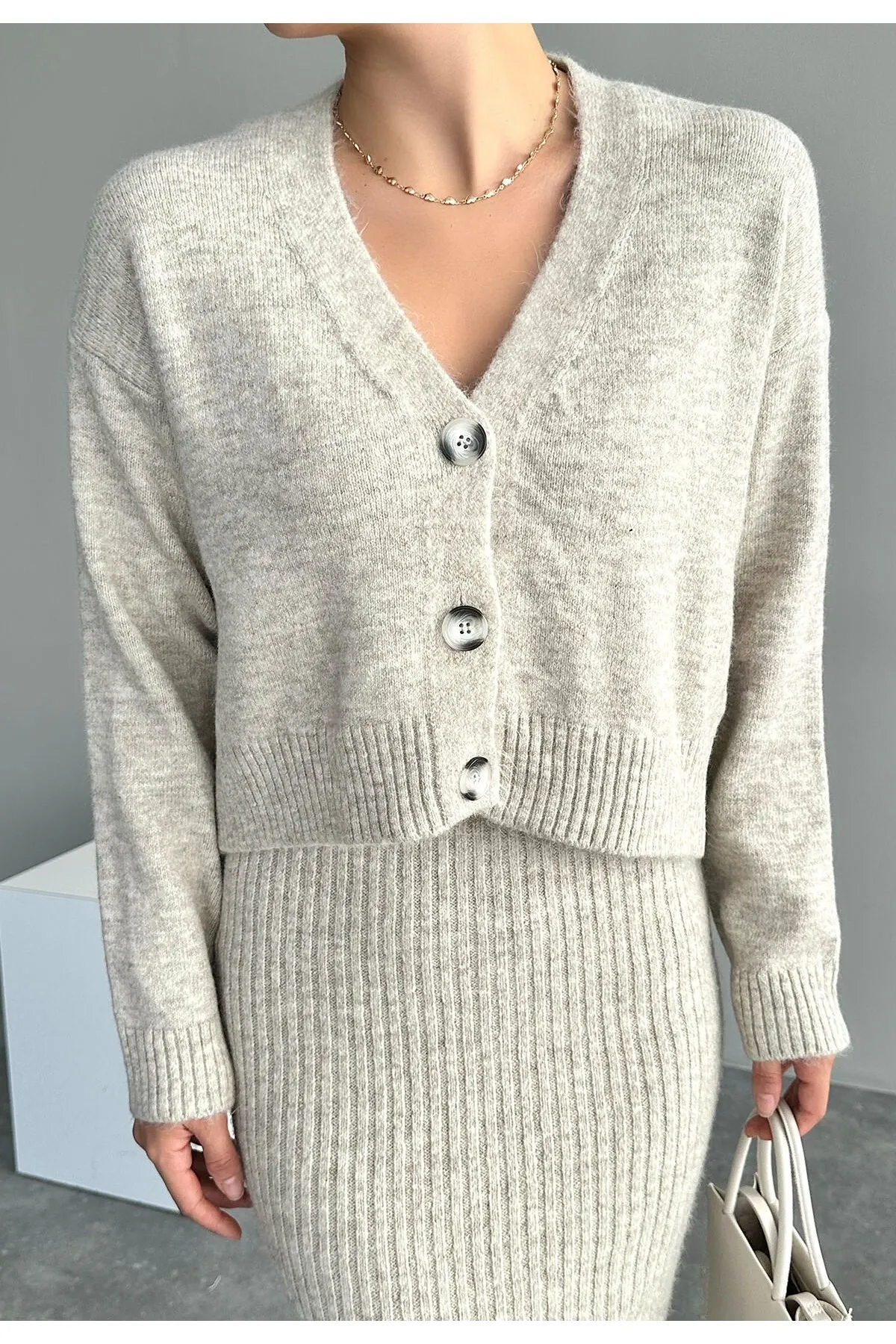Laluvia  Hellbeiger, schnurgebundener Cardigan-Strickanzug