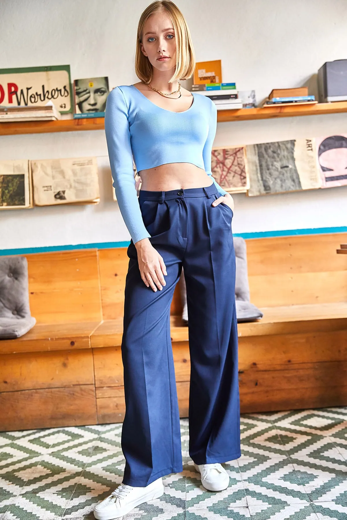 Olalook  Marineblaue, plissierte Palazzo-Atlas-Hose für Damen in Marineblau, PNT-19000149