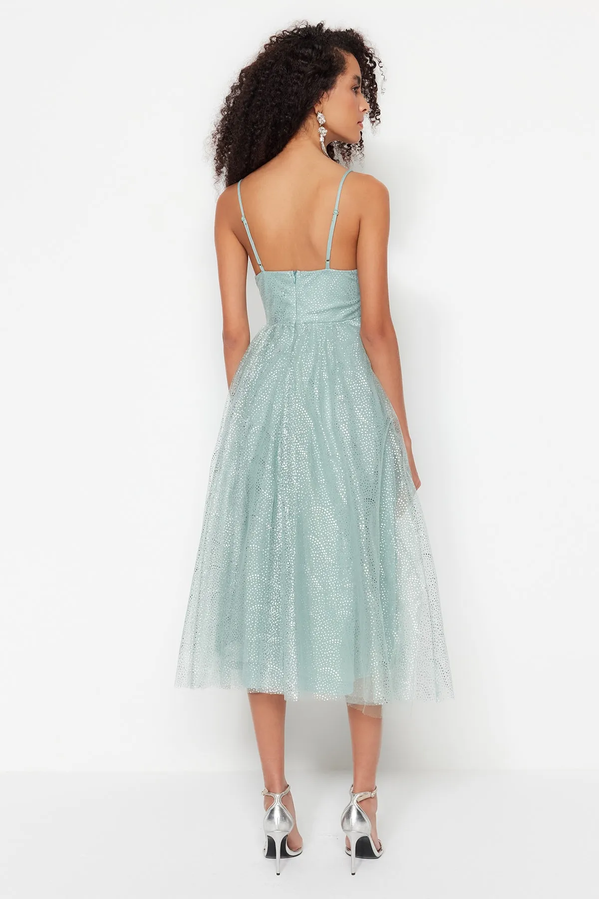 Trendyol Collection  Mintfarbenes Abendkleid mit offener Taille und Skaterfutter aus glänzendem Tüll TPRSS23EL00429