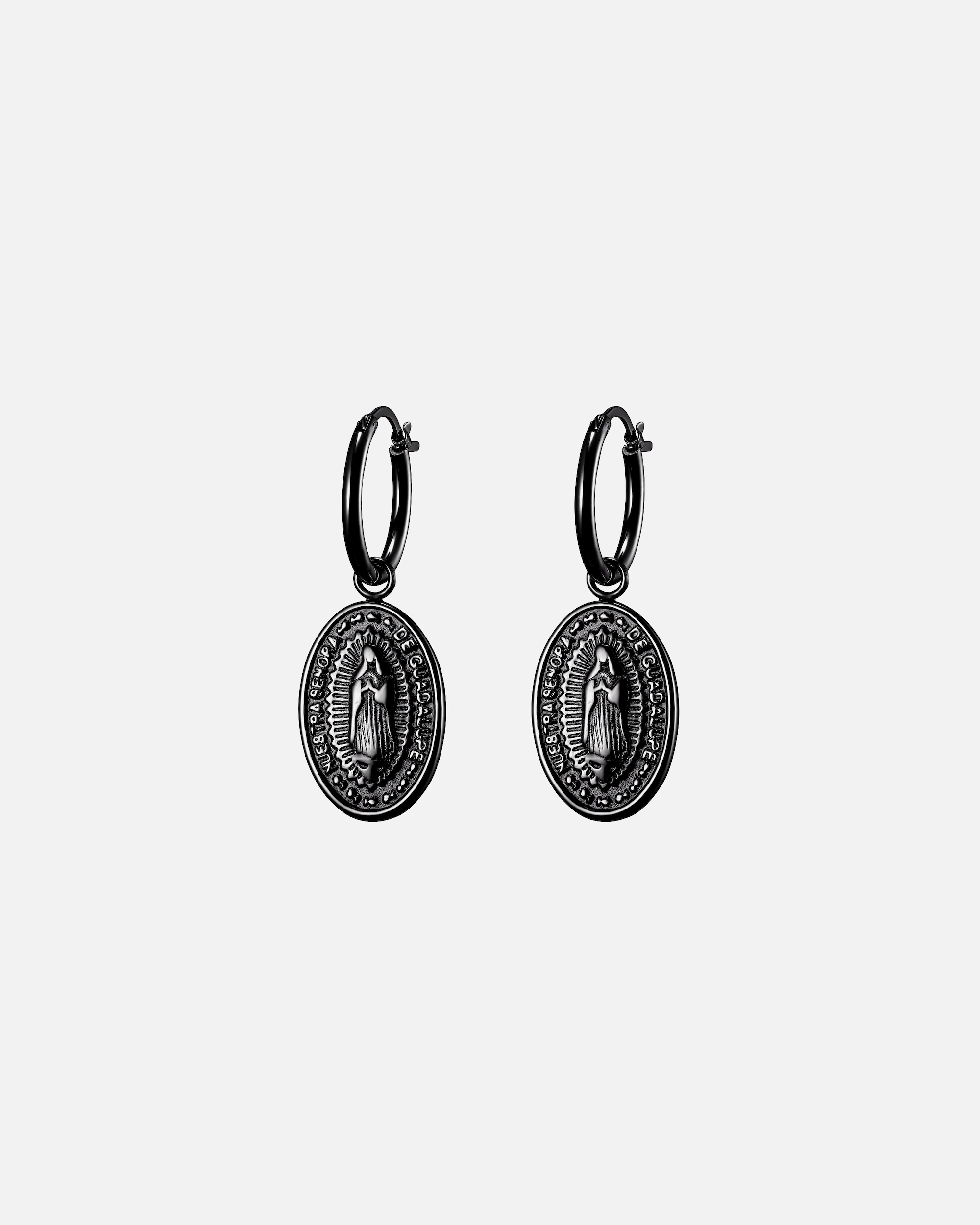 Pendientes negros de Diego Heideman