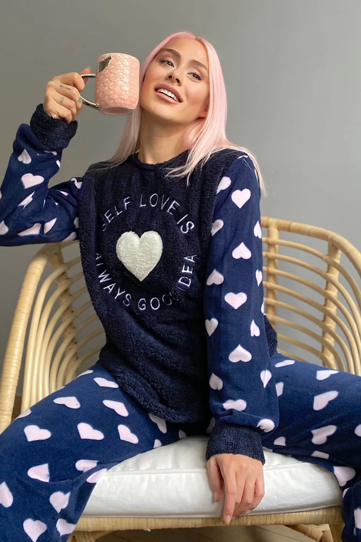 Pijamaevi  Marineblaues, gemustertes Plüsch-Pyjama-Set für Damen mit Selbstliebe-Motiv
